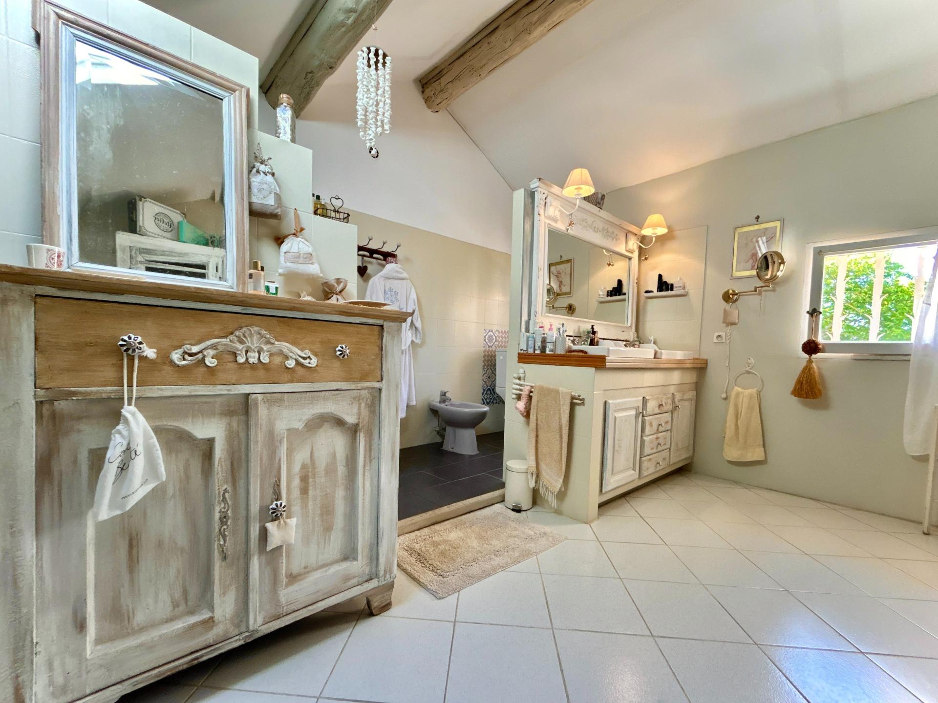 Photo 9 of the listing.