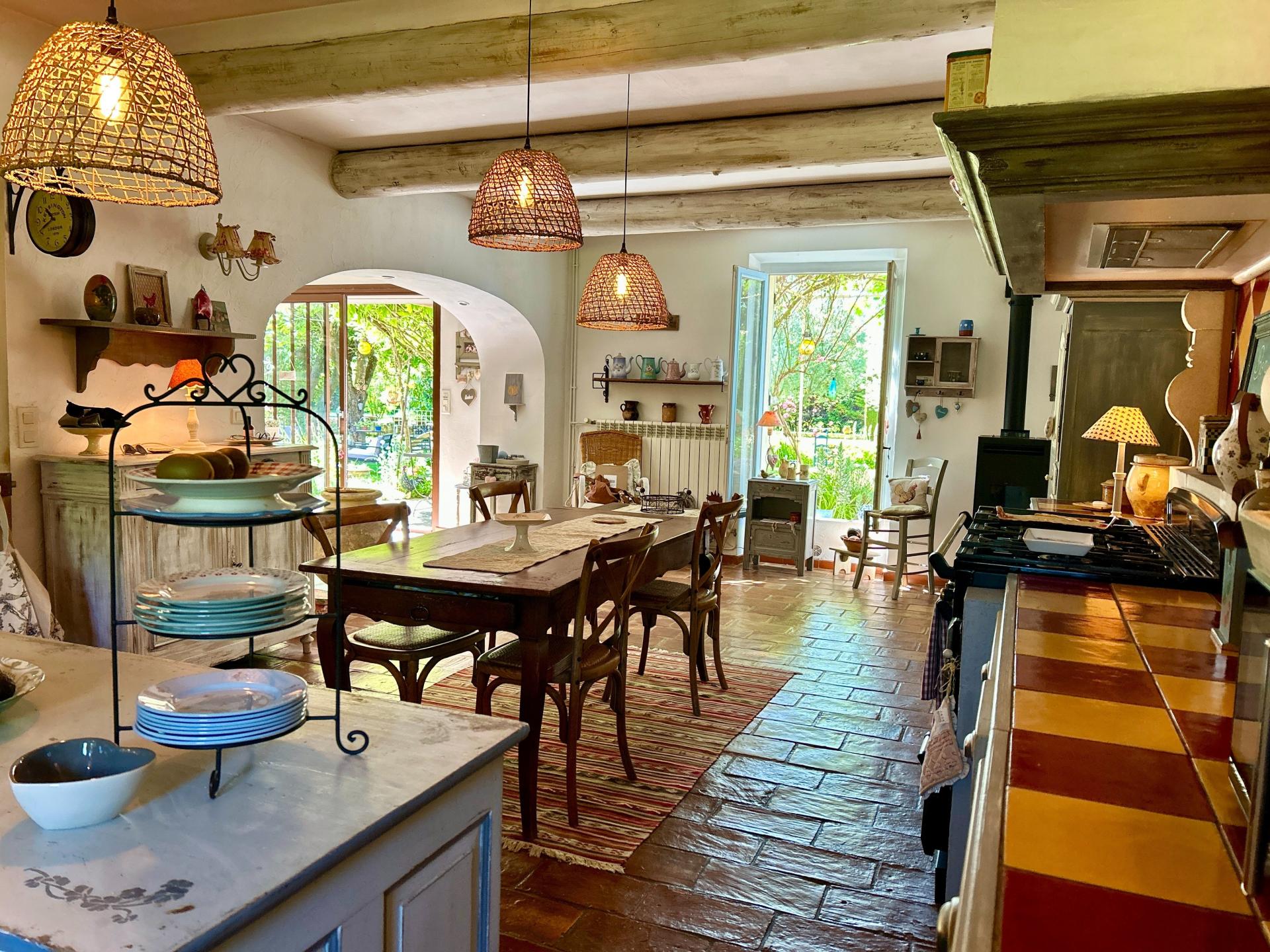 Photo 7 of the listing.