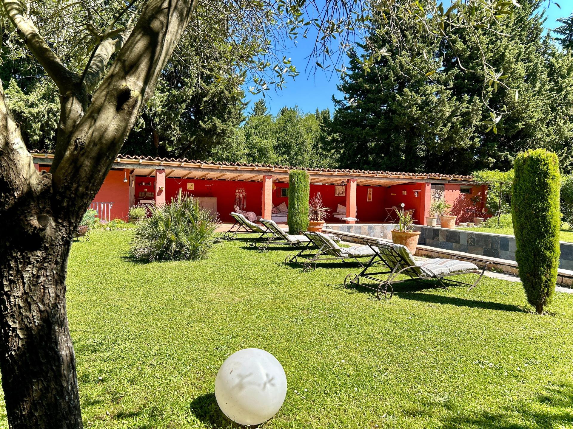 Photo 14 of the listing.