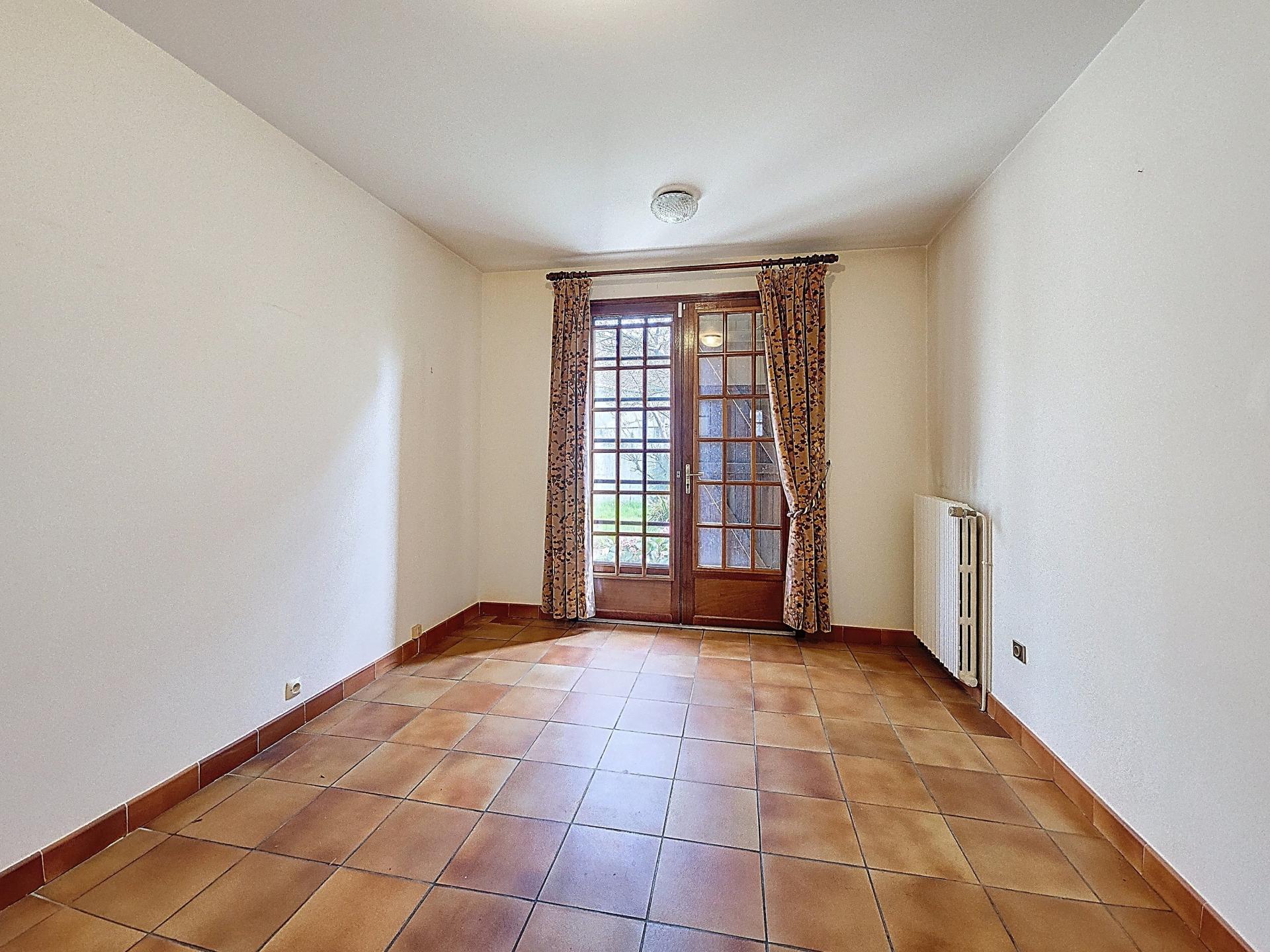 Photo 3 of the listing.