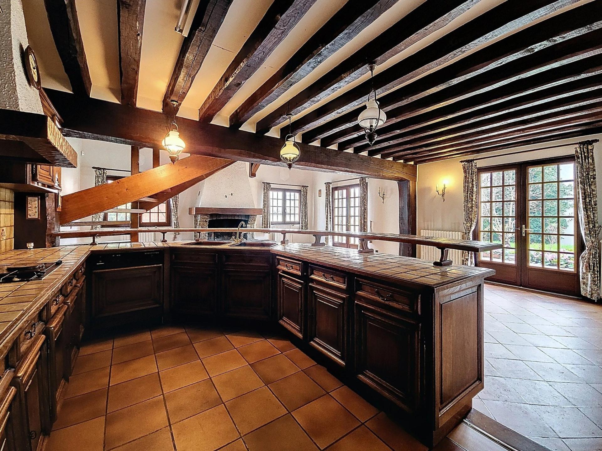 Photo 7 of the listing.