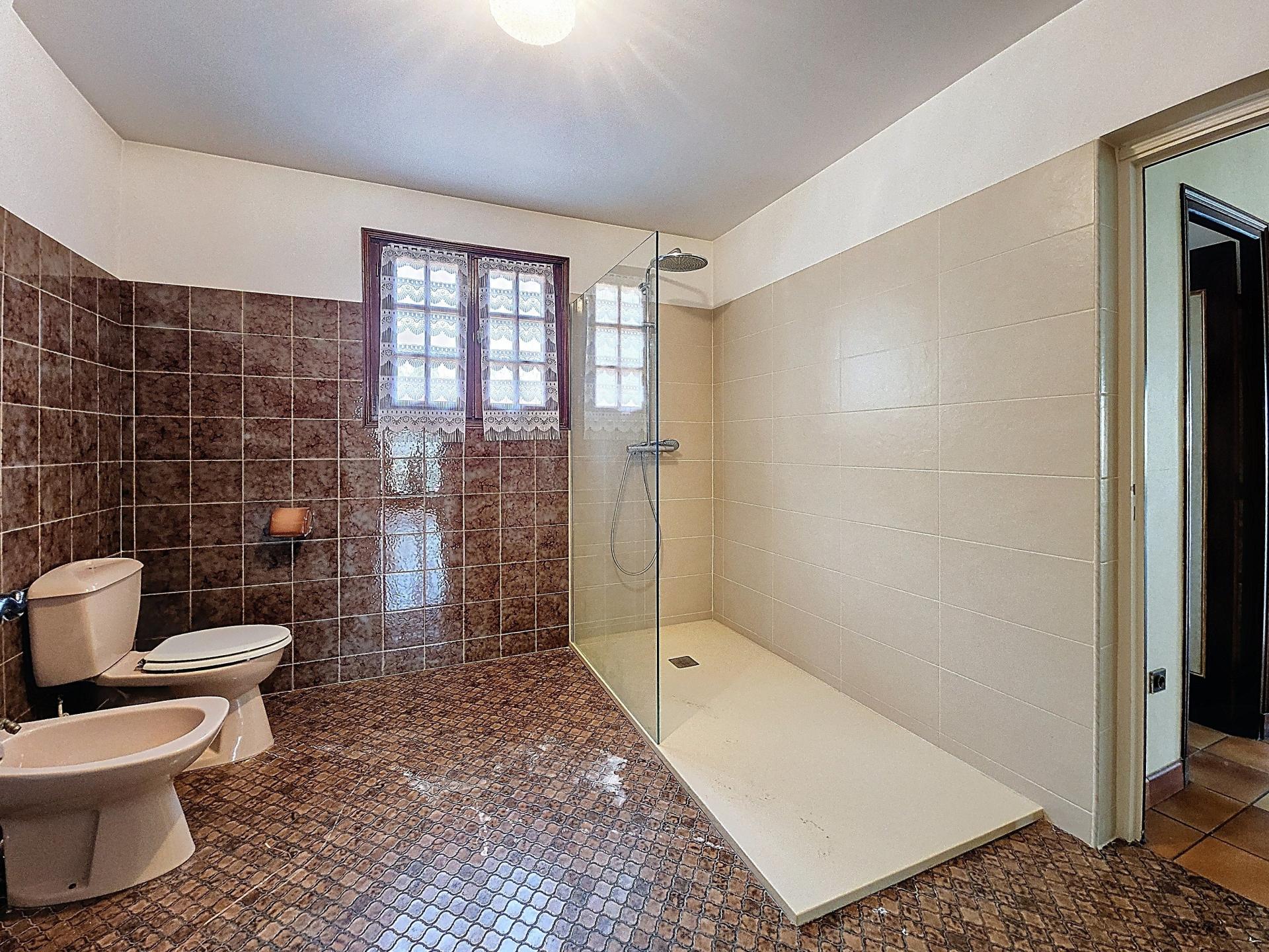 Photo 12 of the listing.