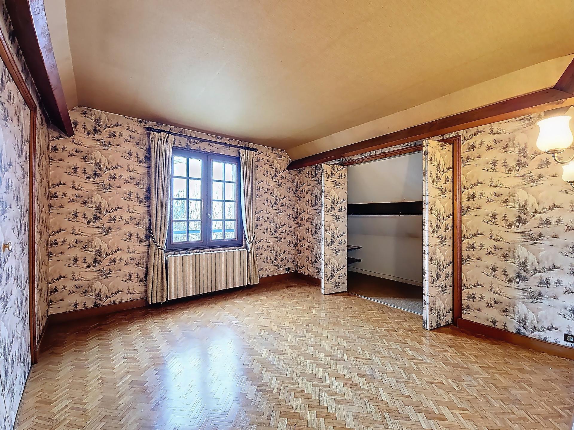 Photo 14 of the listing.