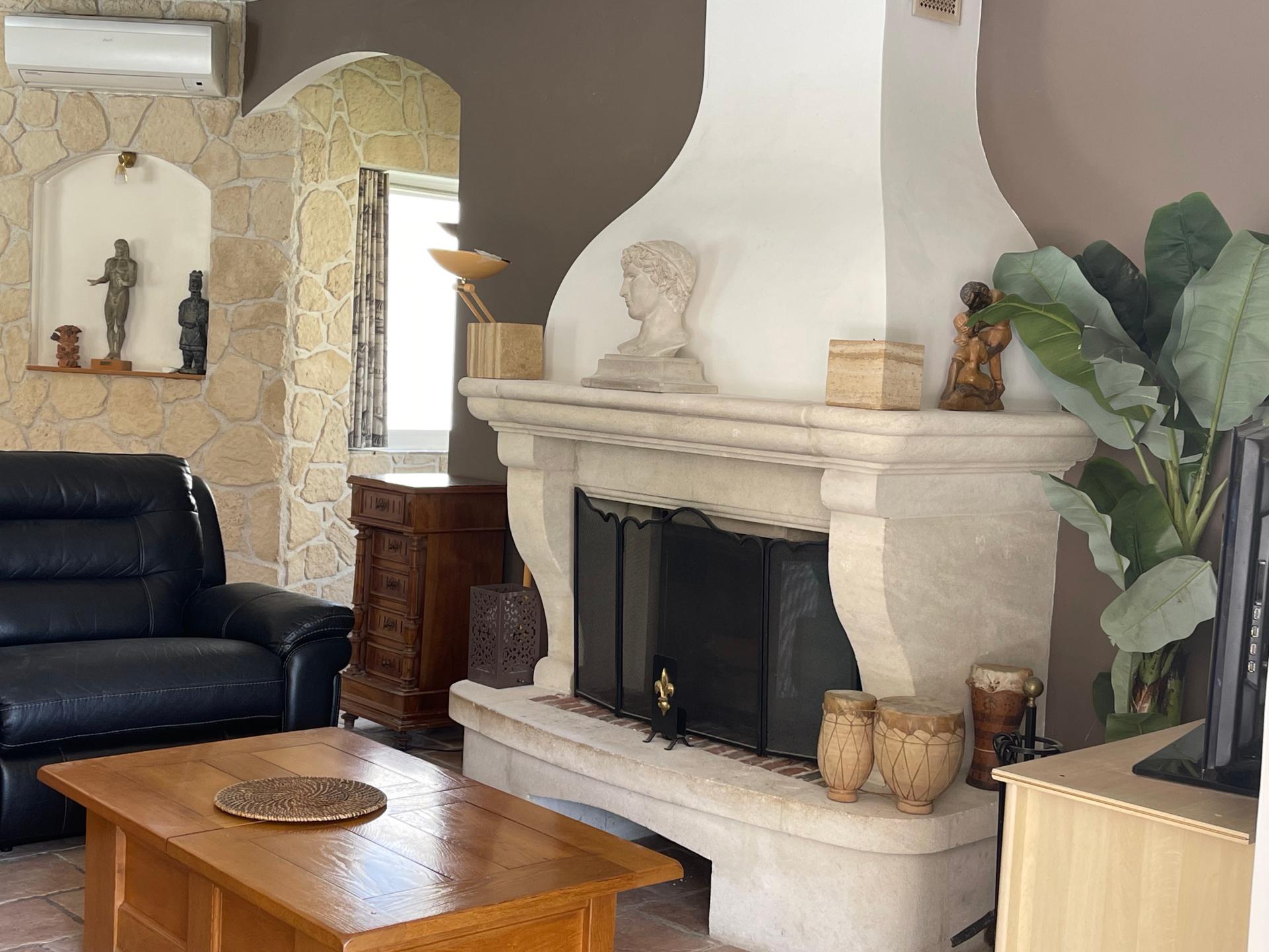 Photo 4 of the listing.