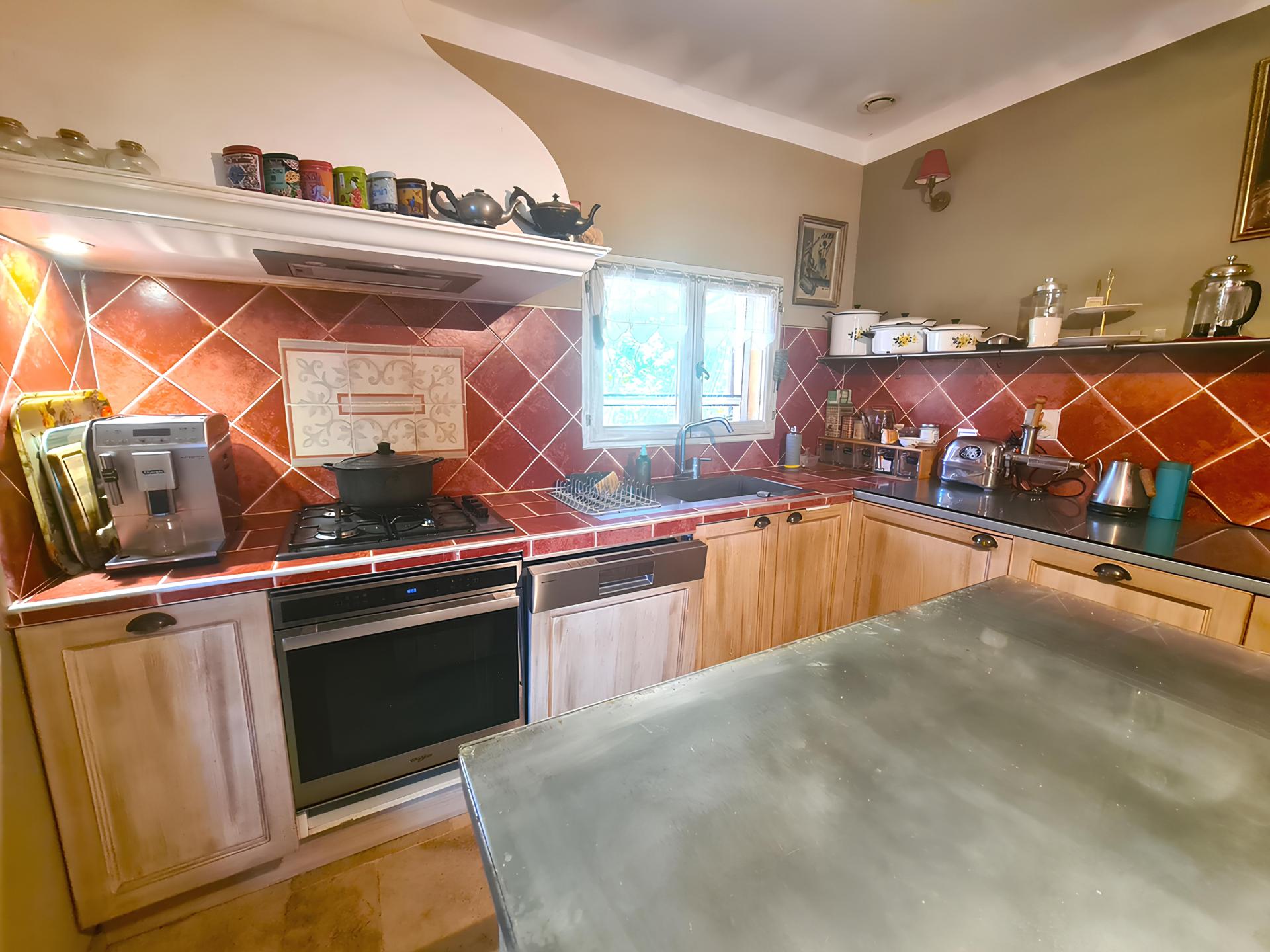 Photo 5 of the listing.