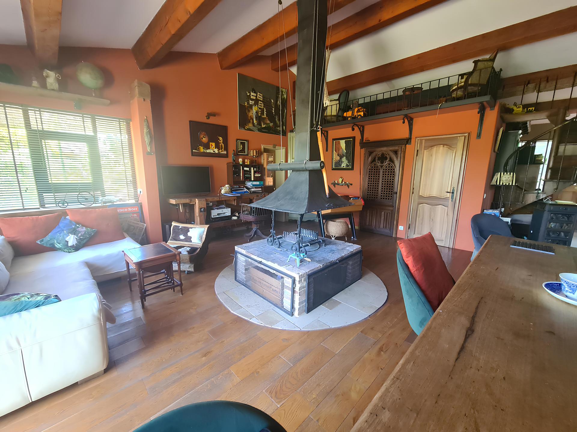 Photo 4 of the listing.