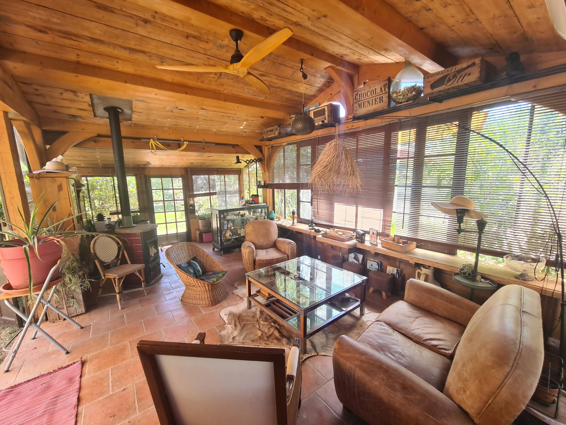 Photo 3 of the listing.