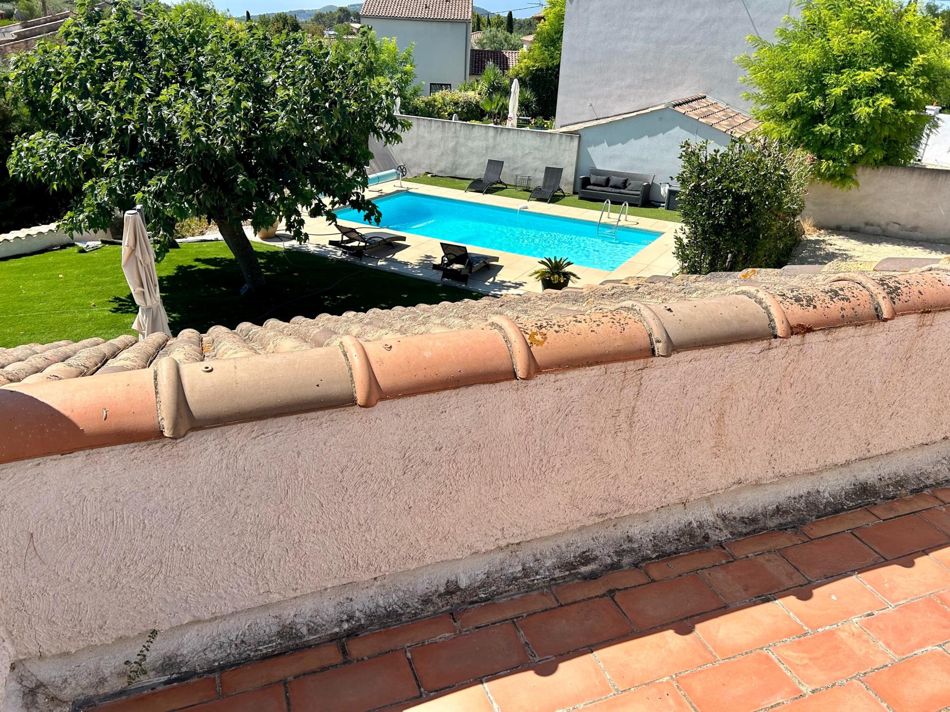 Photo 2 of the listing.