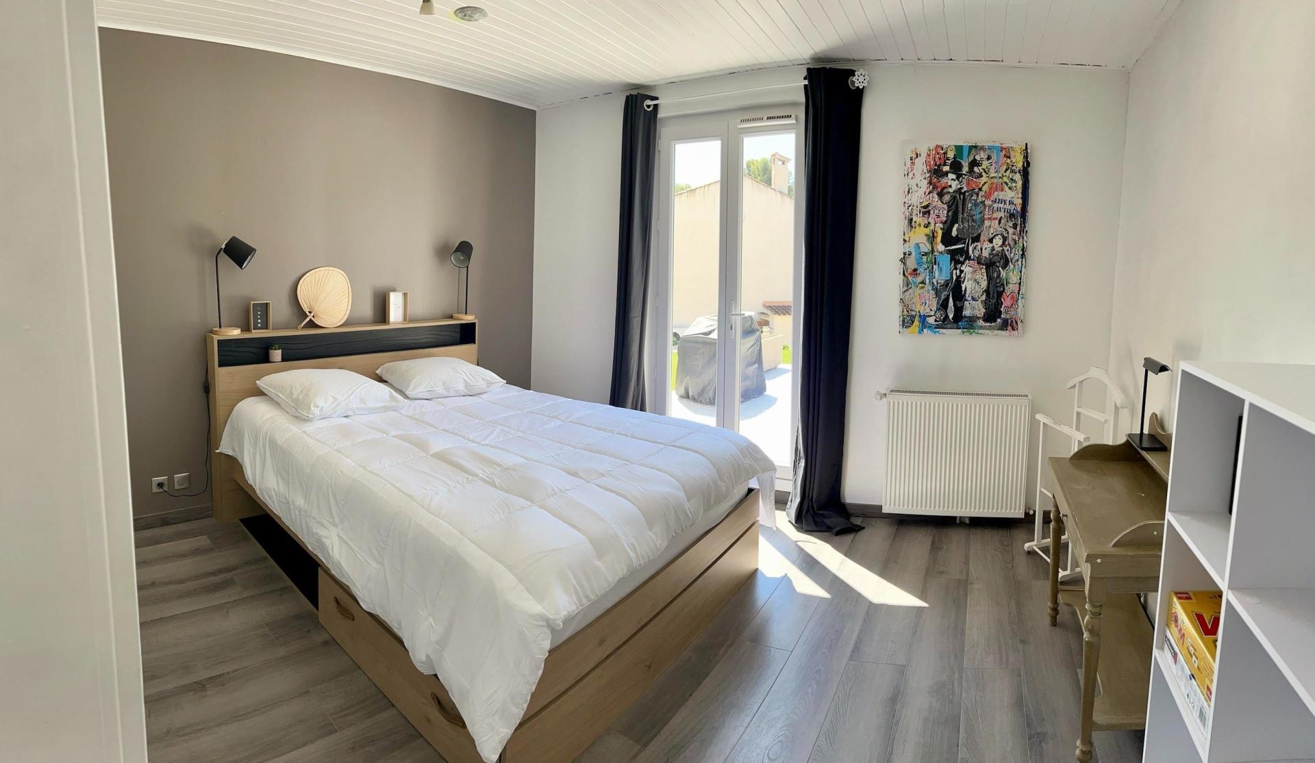 Photo 8 of the listing.