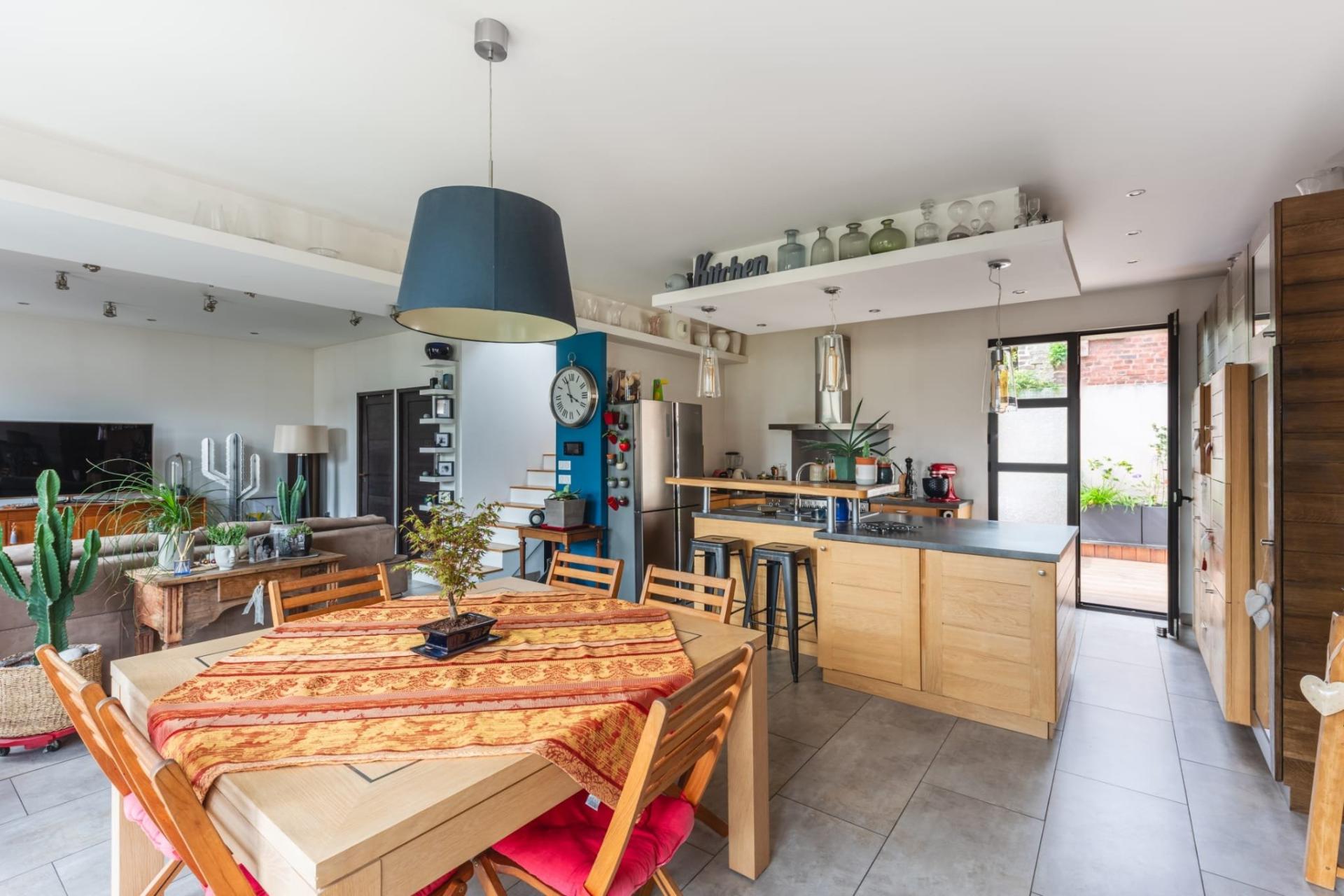 Photo 5 of the listing.