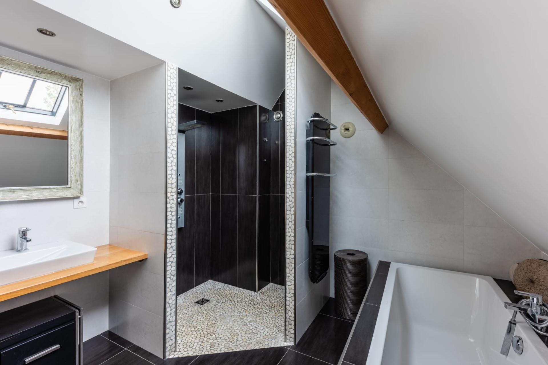 Photo 12 of the listing.