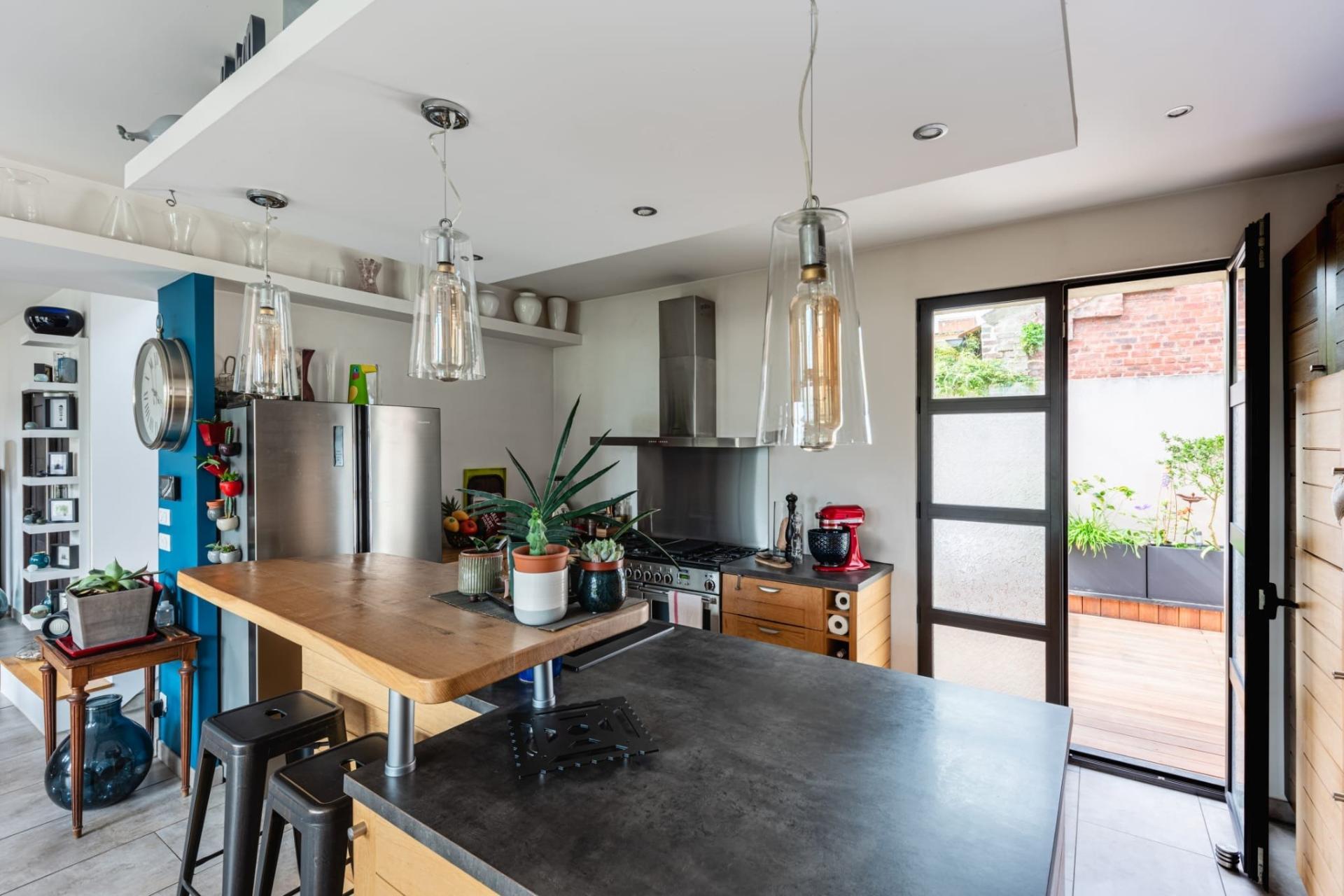 Photo 6 of the listing.