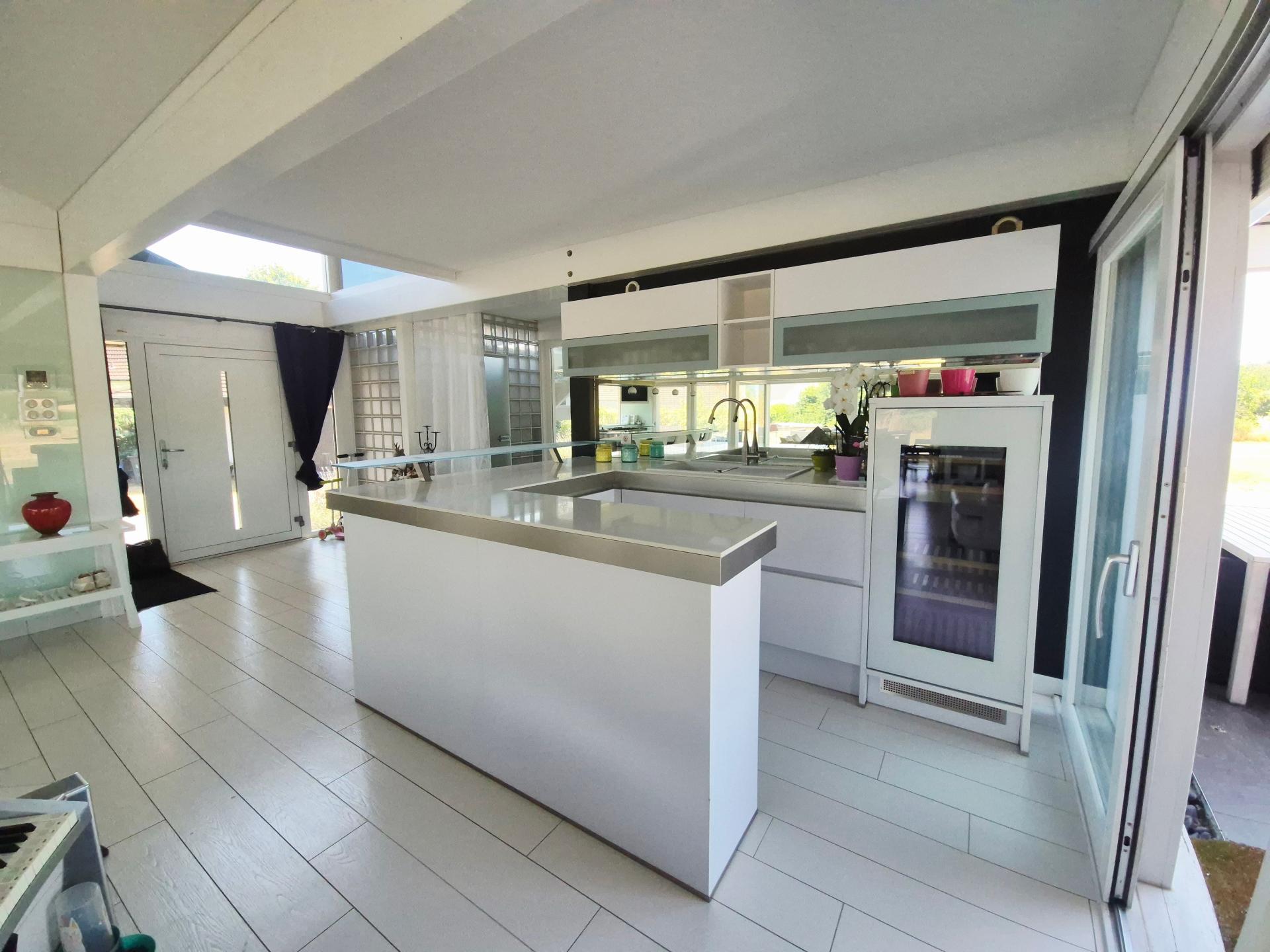 Photo 4 of the listing.