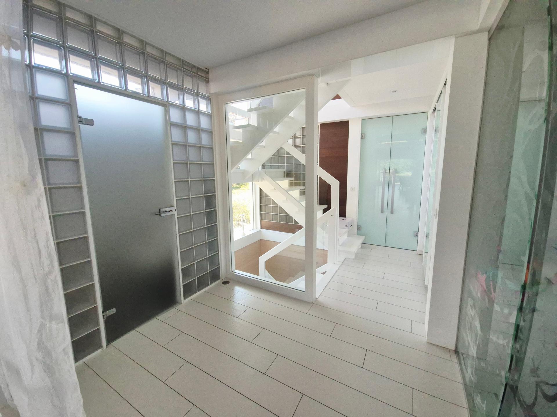 Photo 7 of the listing.