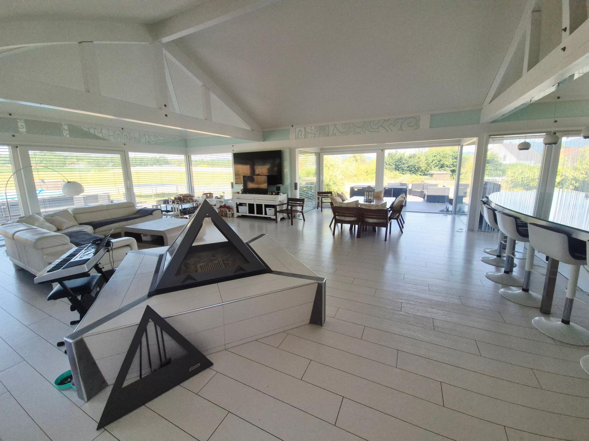 Photo 5 of the listing.