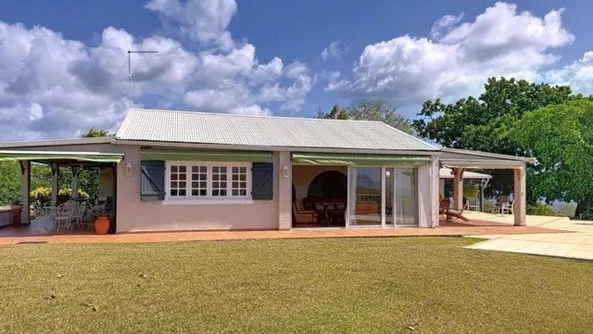 Photo 2 of the listing.