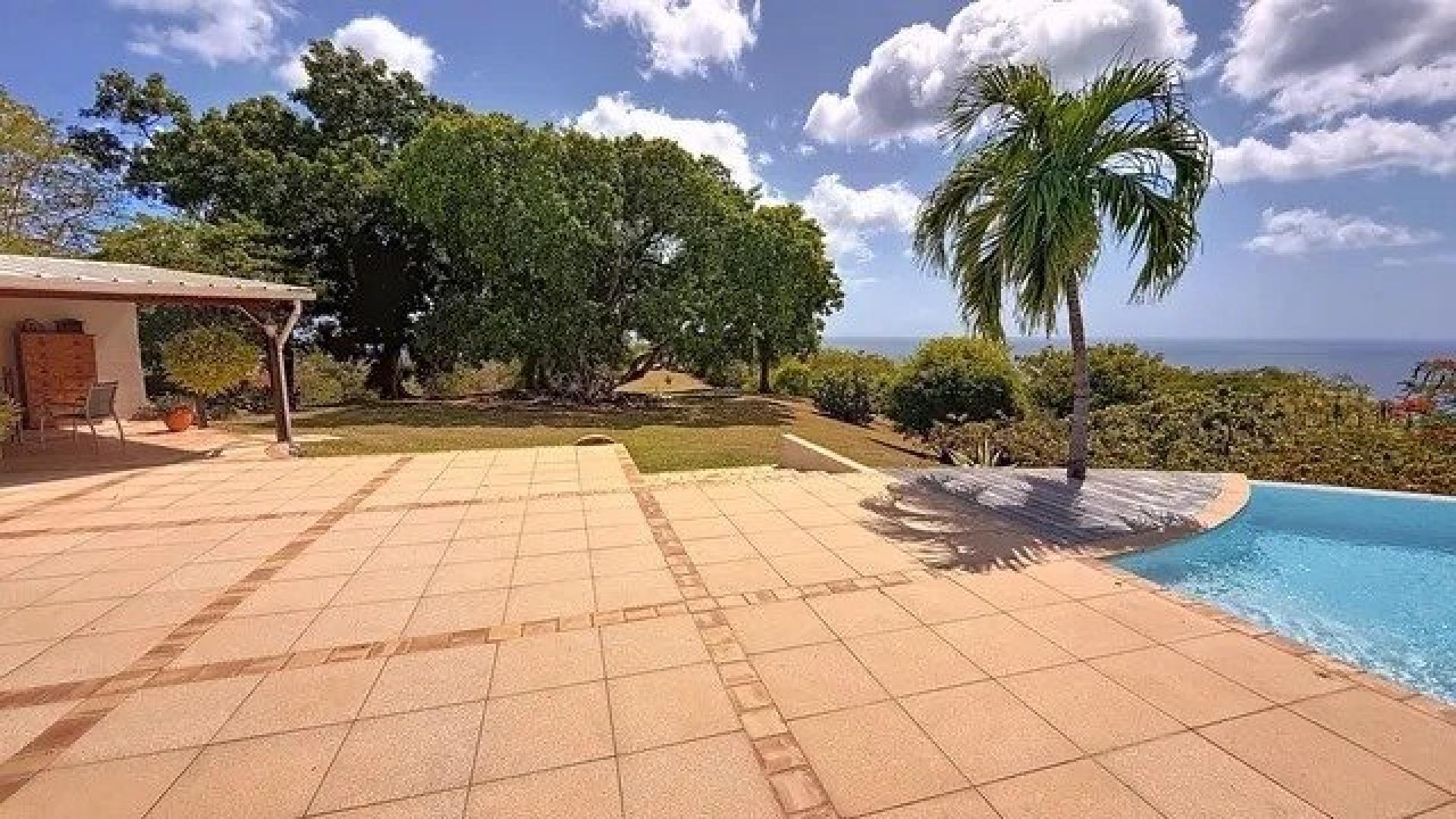 Photo 3 of the listing.