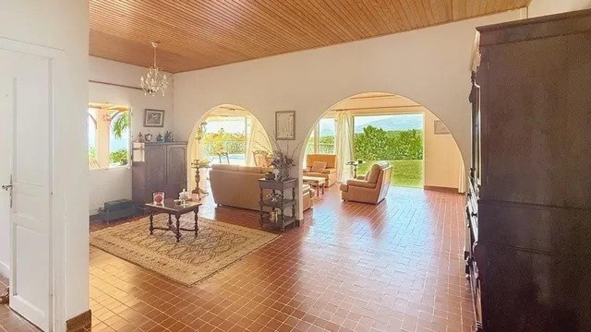 Photo 8 of the listing.