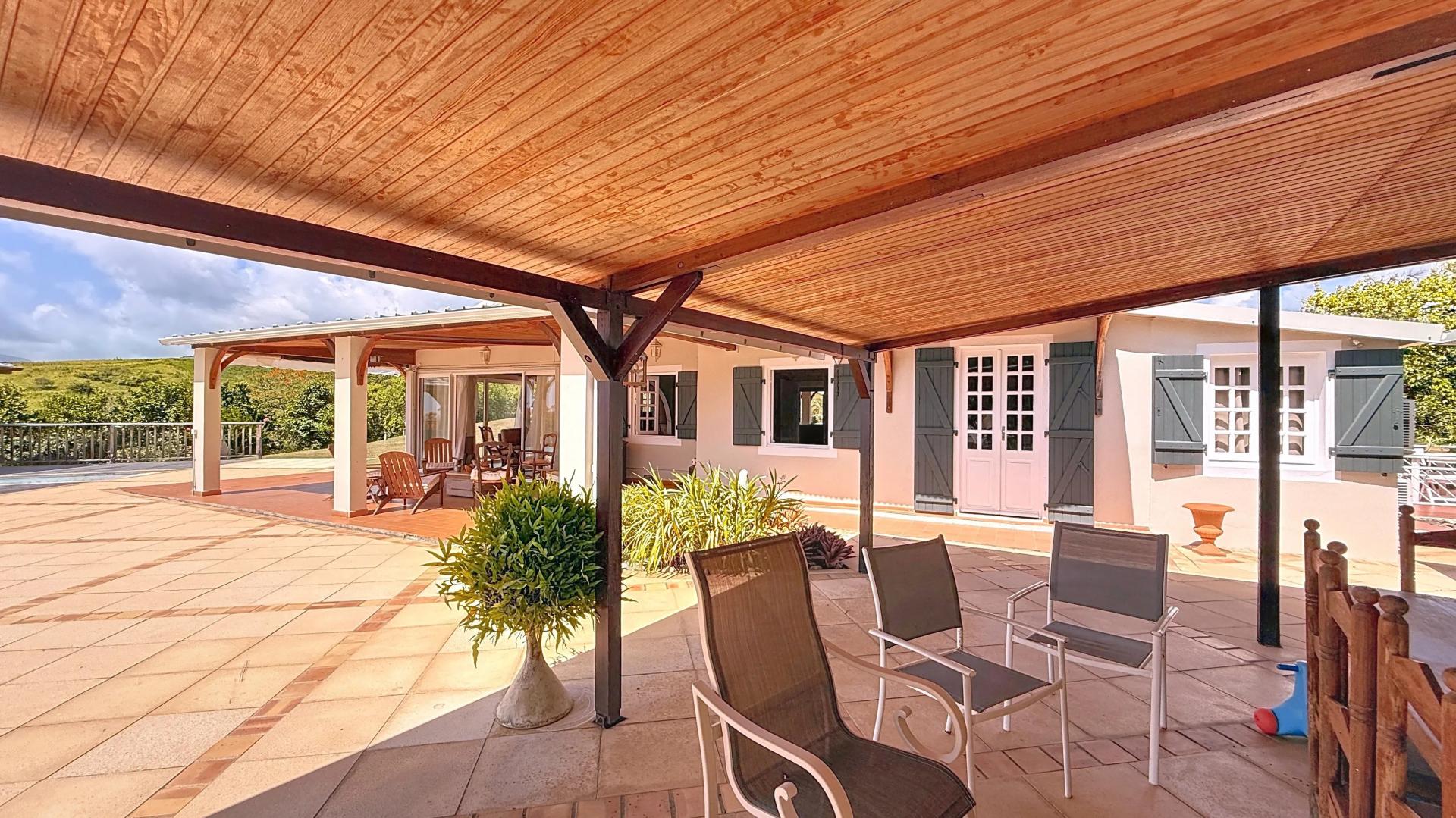 Photo 4 of the listing.