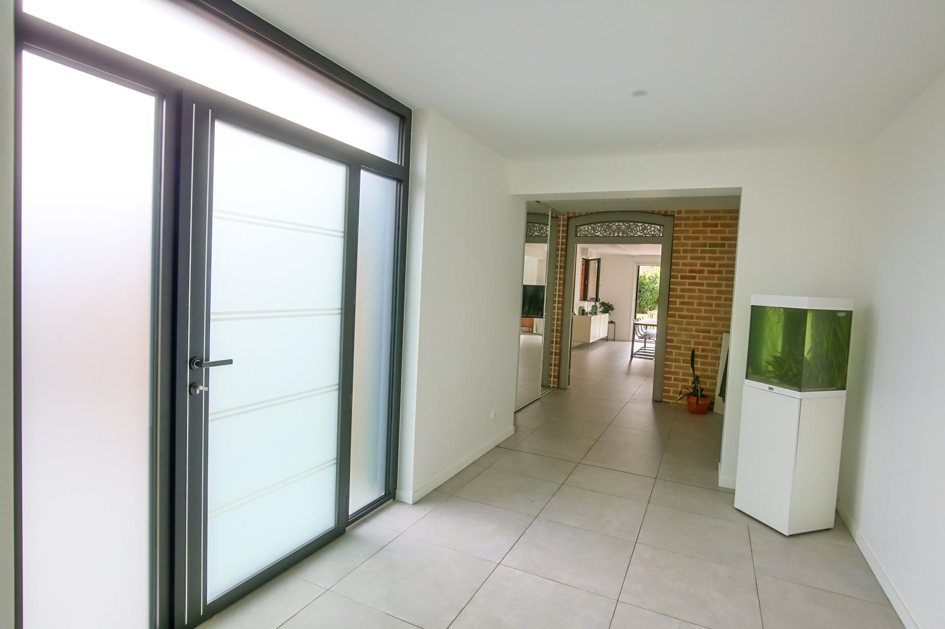 Photo 4 of the listing.