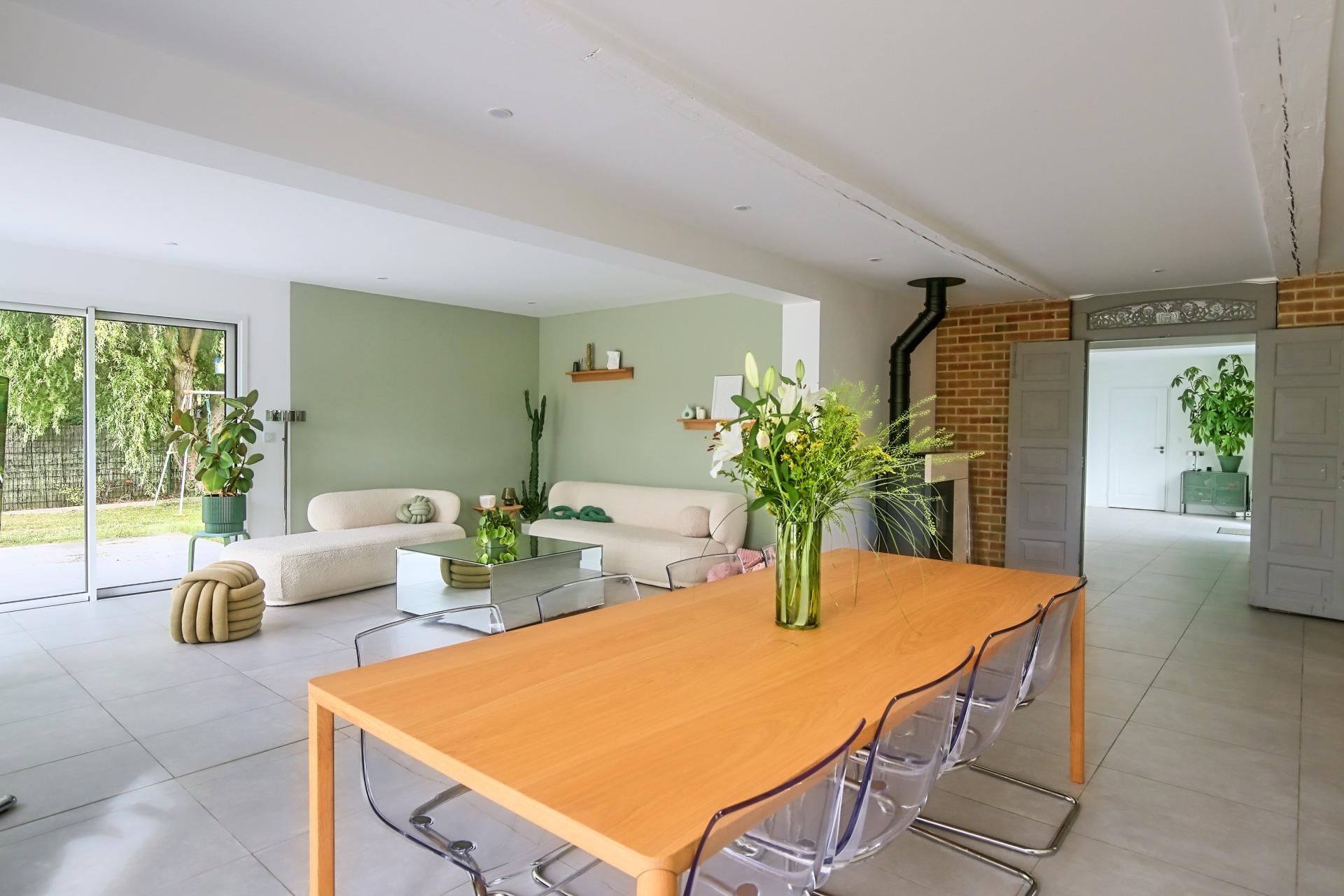 Photo 3 of the listing.