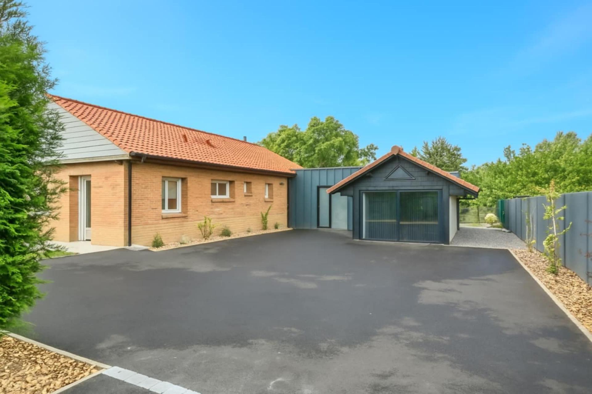 Photo 9 of the listing.