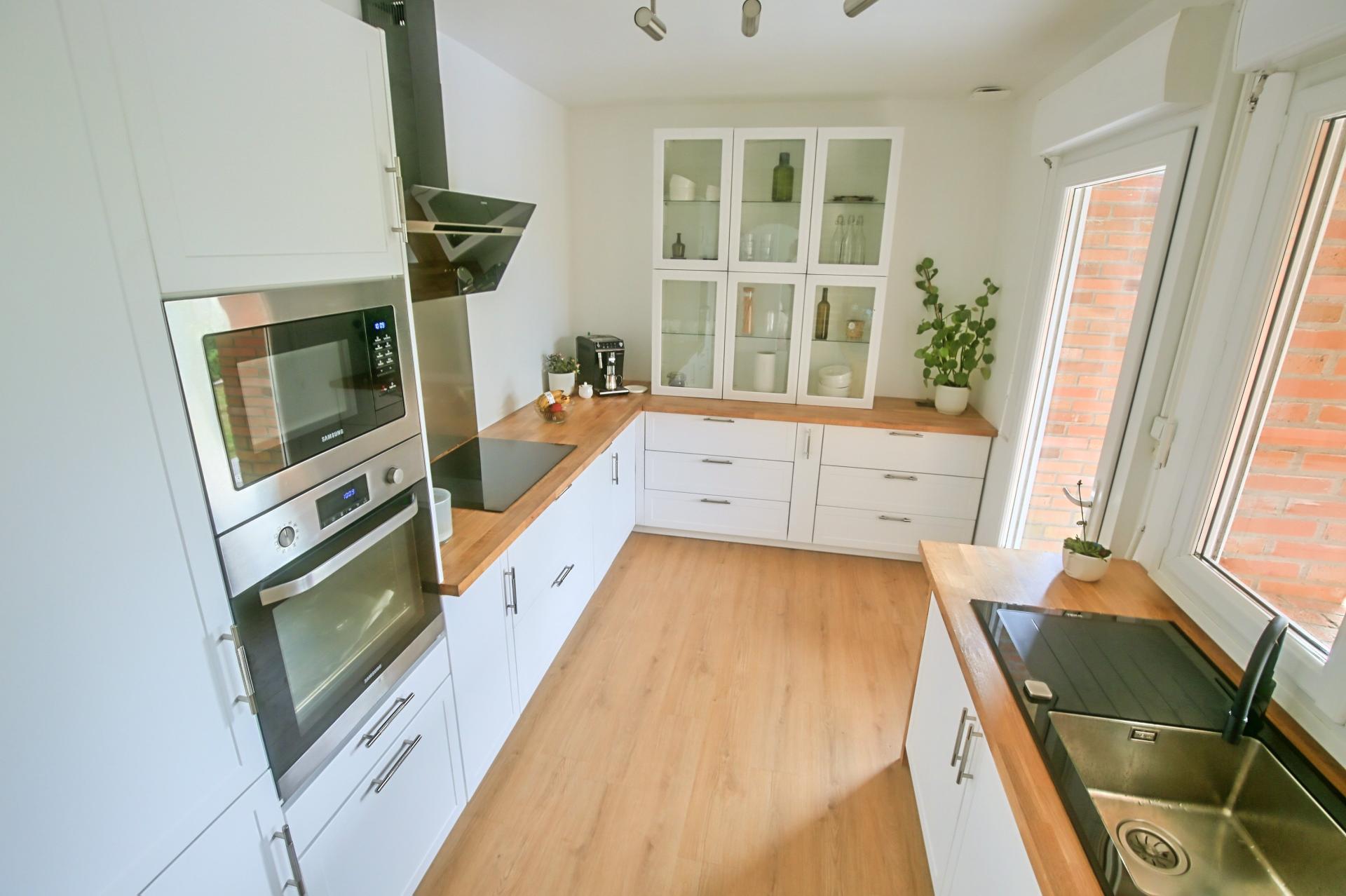 Photo 5 of the listing.