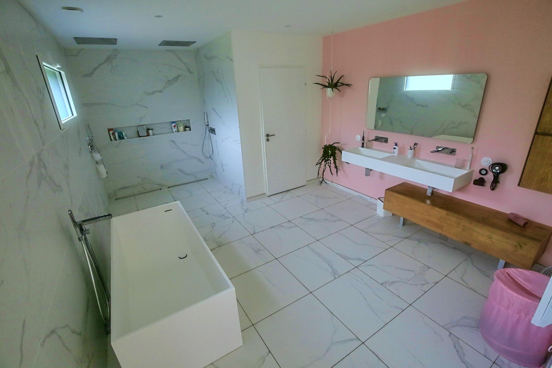 Photo 8 of the listing.