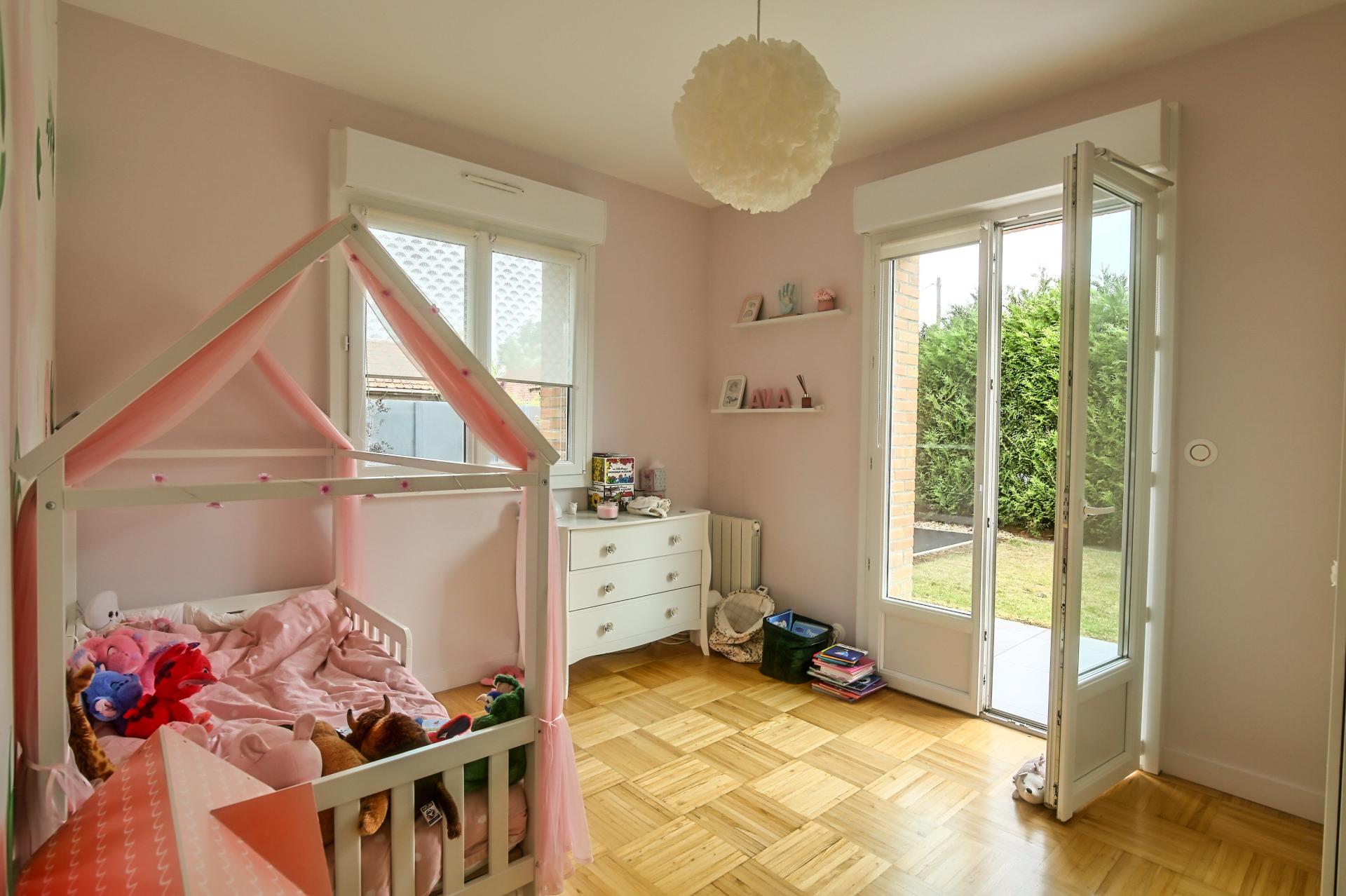 Photo 6 of the listing.