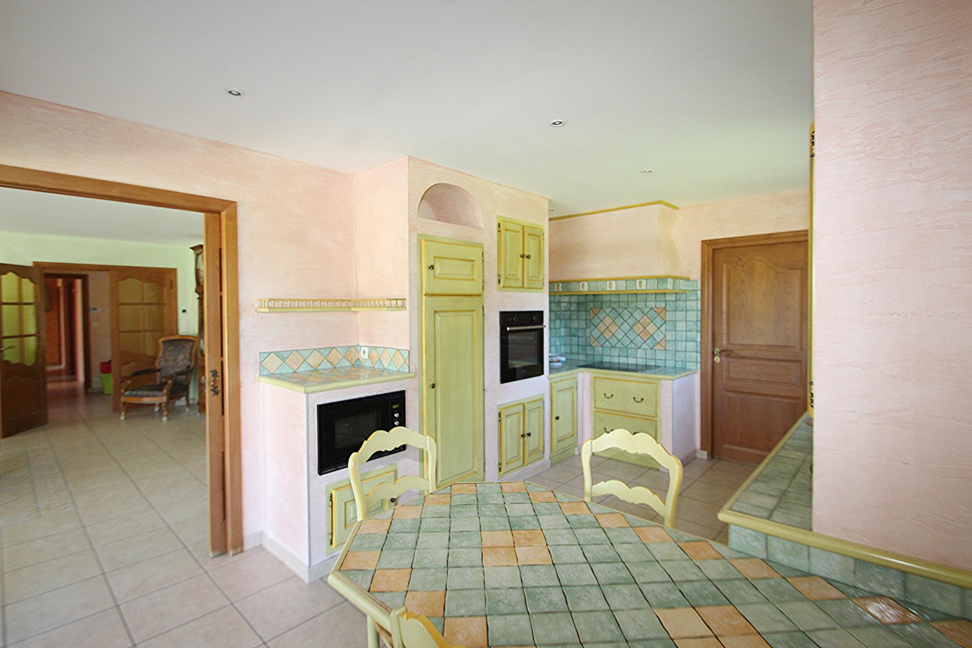 Photo 6 of the listing.