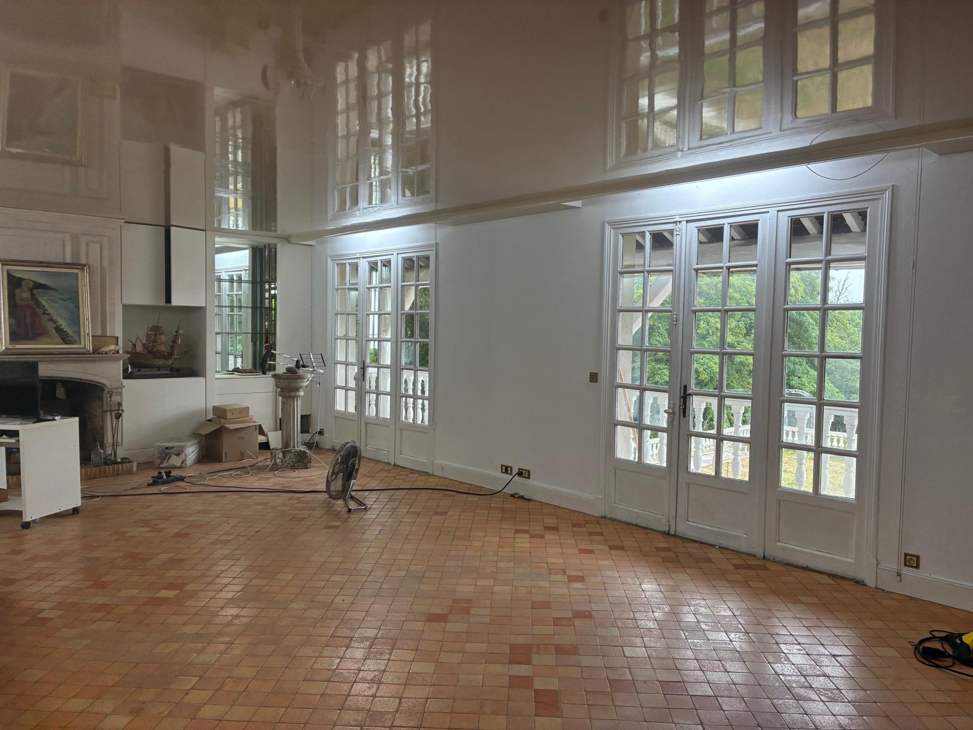 Photo 7 of the listing.