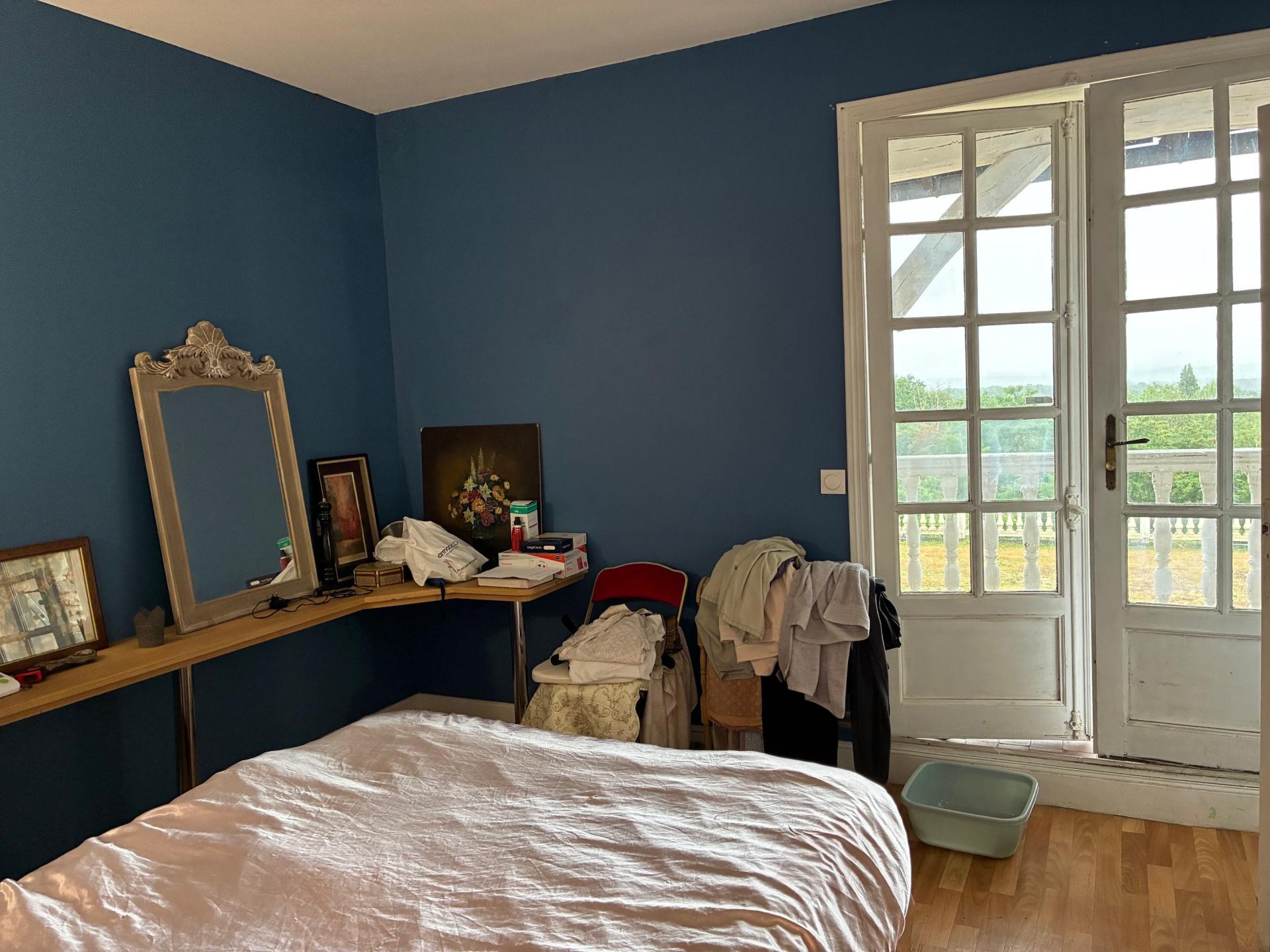 Photo 6 of the listing.