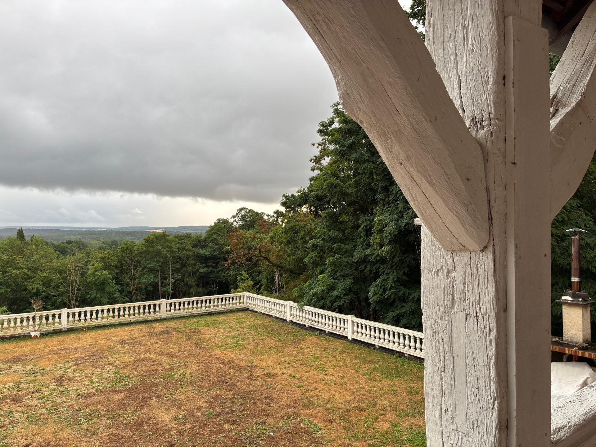 Photo 8 of the listing.