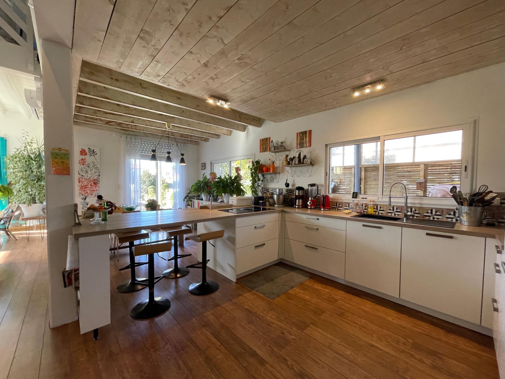 Photo 4 of the listing.