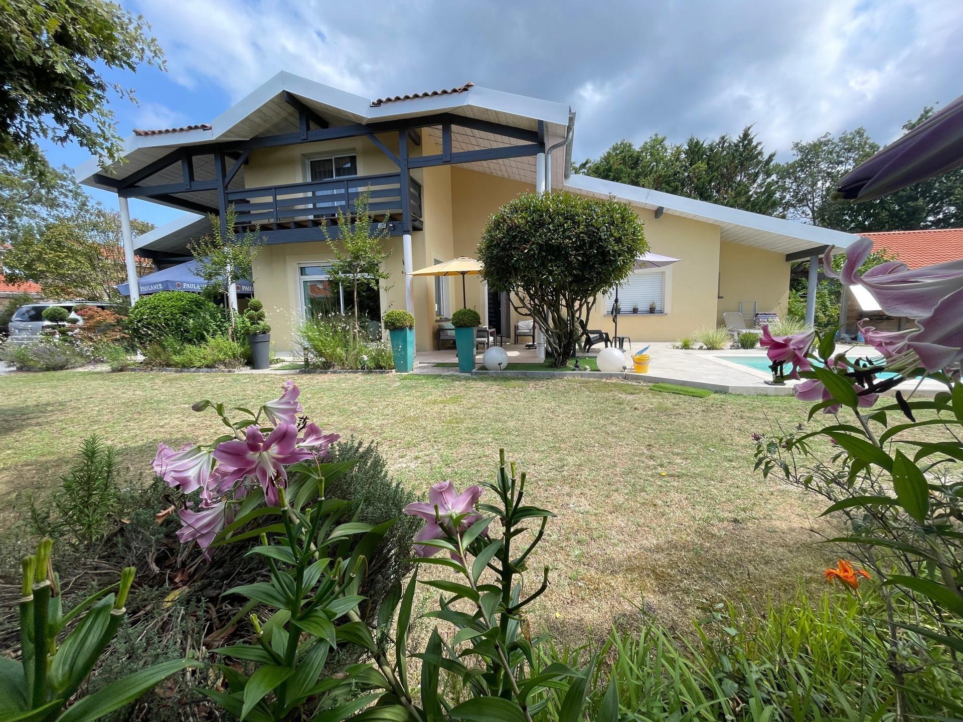 Photo 7 of the listing.