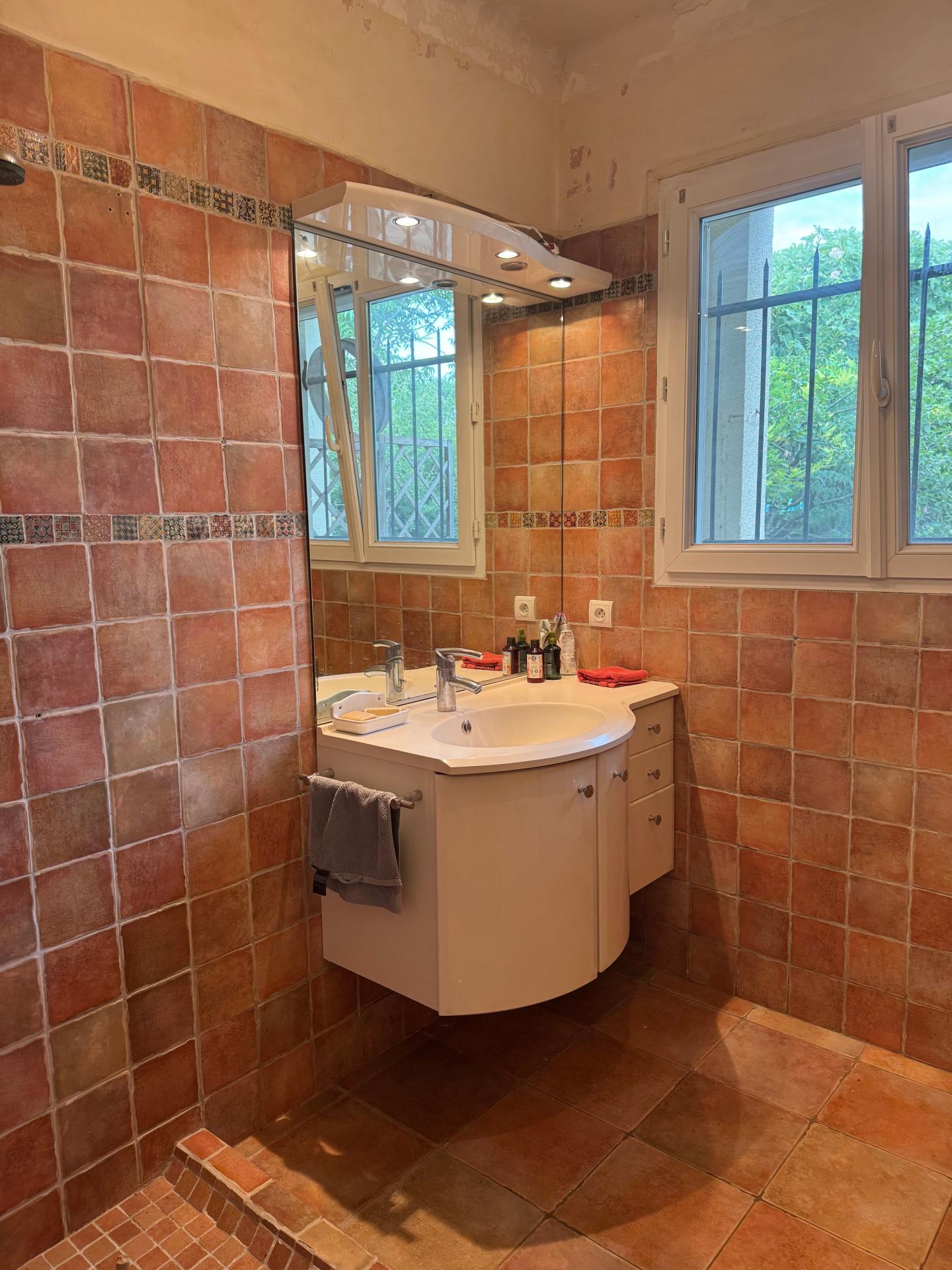 Photo 8 of the listing.