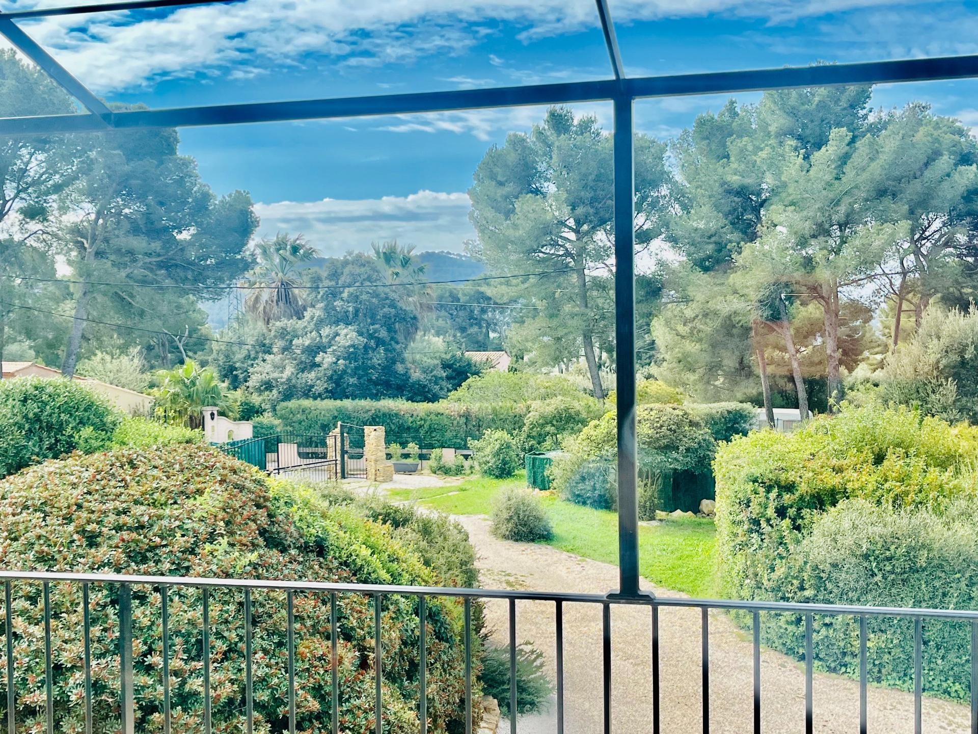 Photo 4 of the listing.