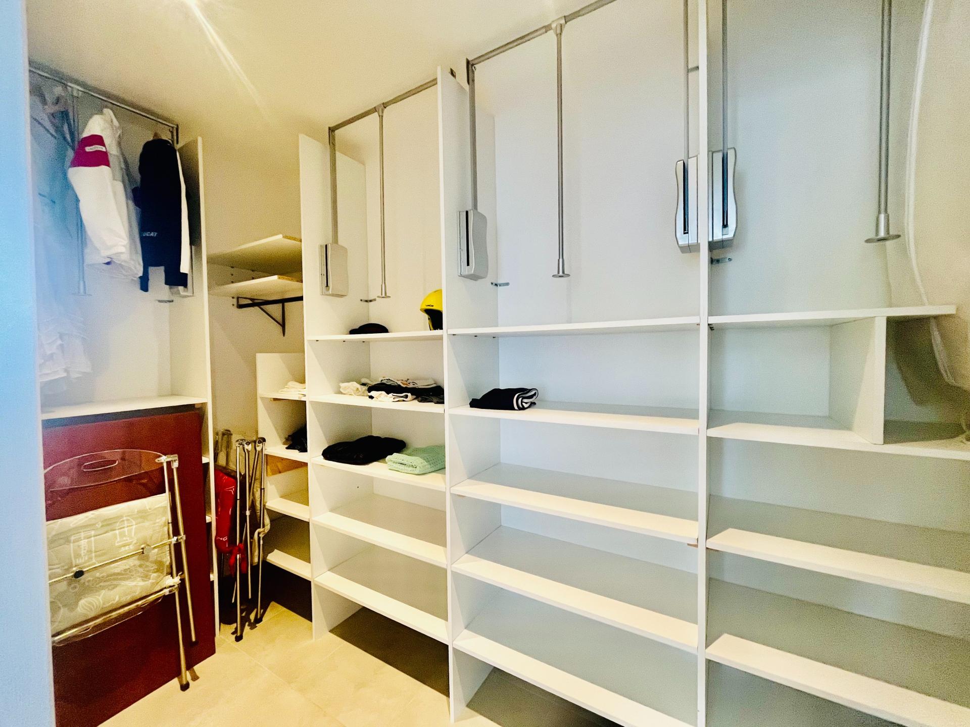 Photo 10 of the listing.