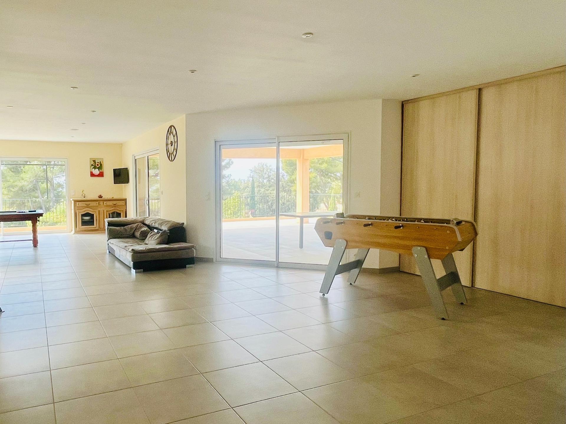 Photo 6 of the listing.