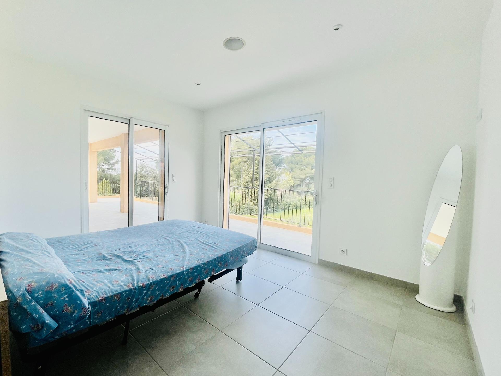 Photo 8 of the listing.