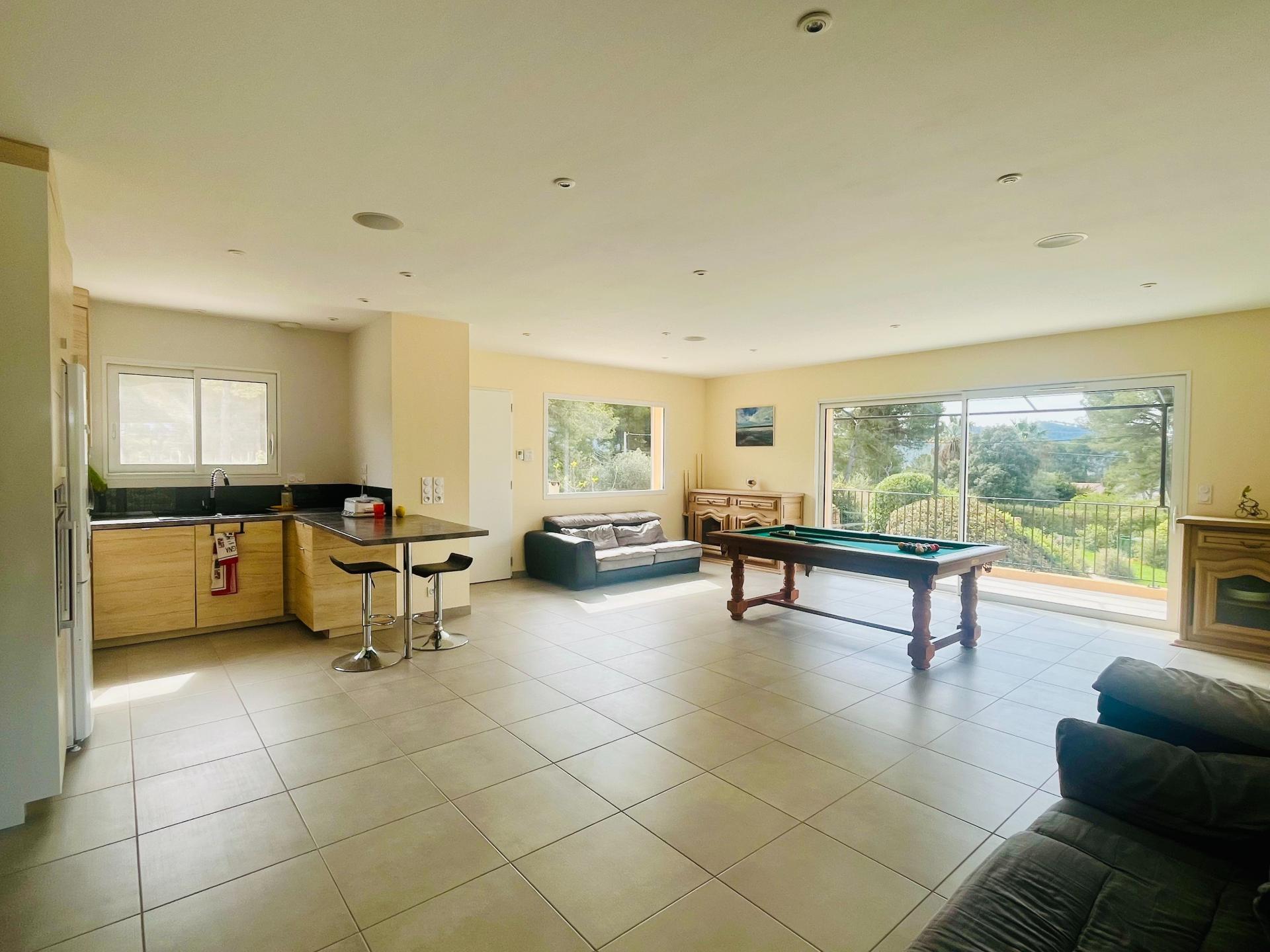 Photo 7 of the listing.