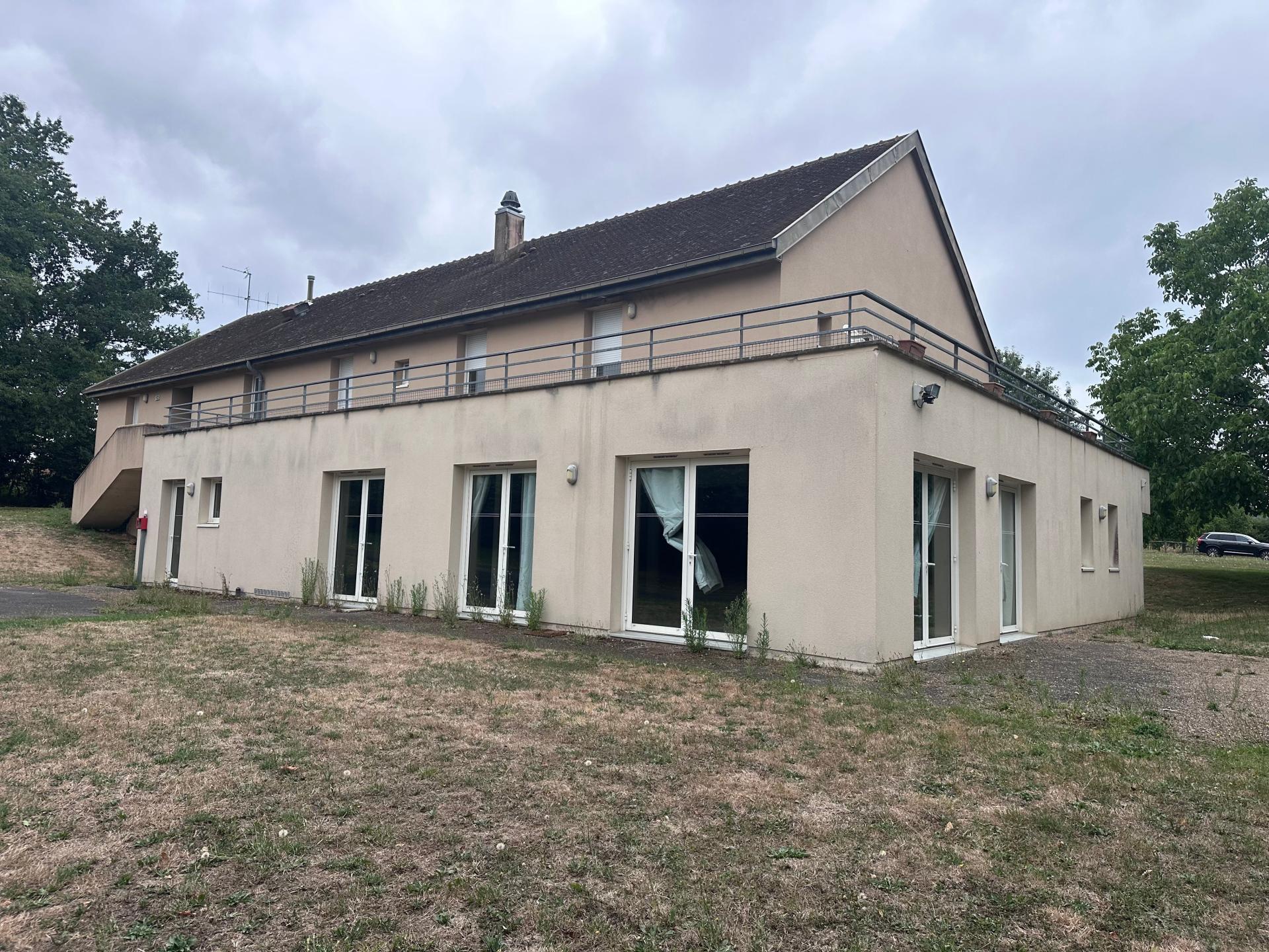 Photo 2 of the listing.