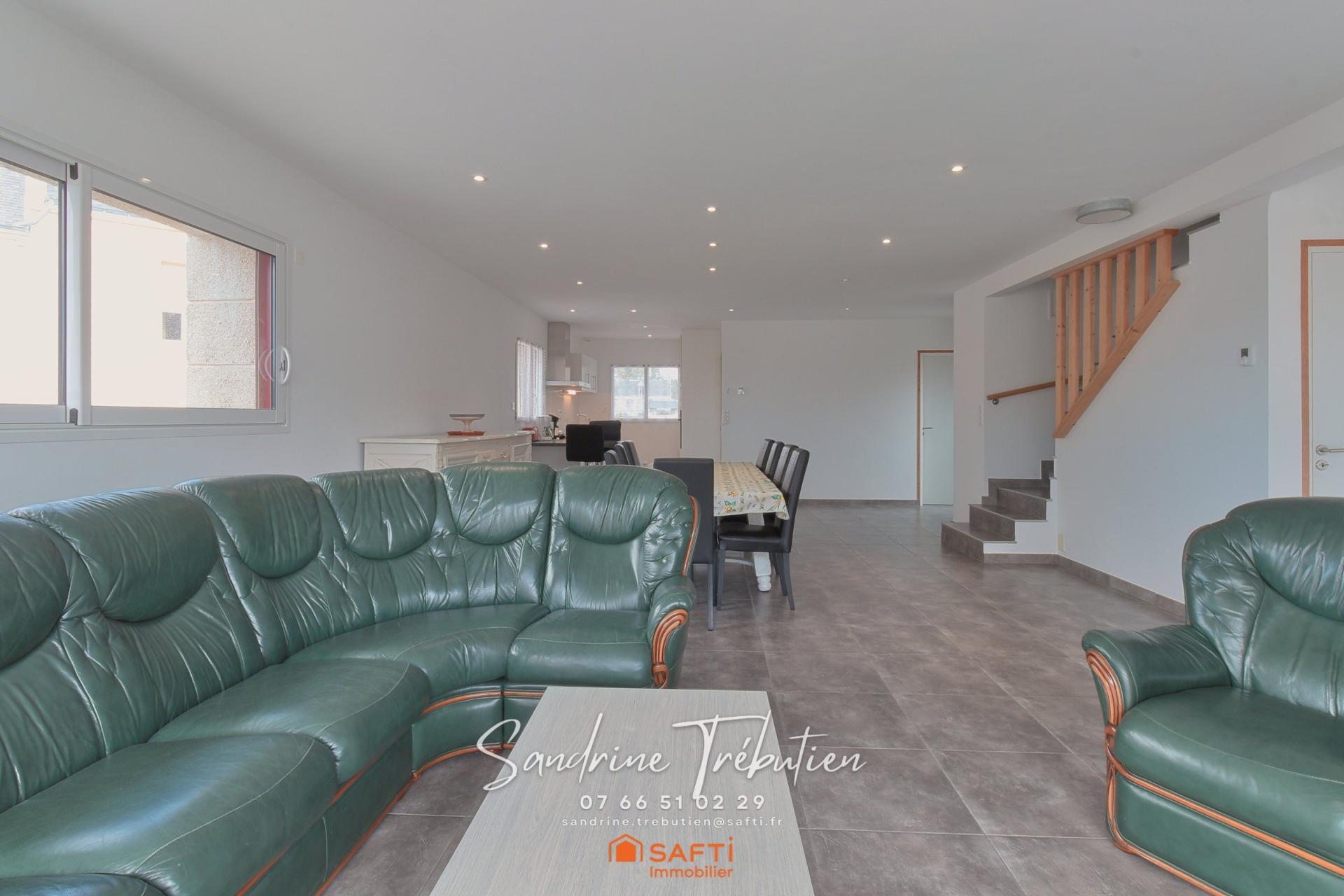 Photo 2 of the listing.