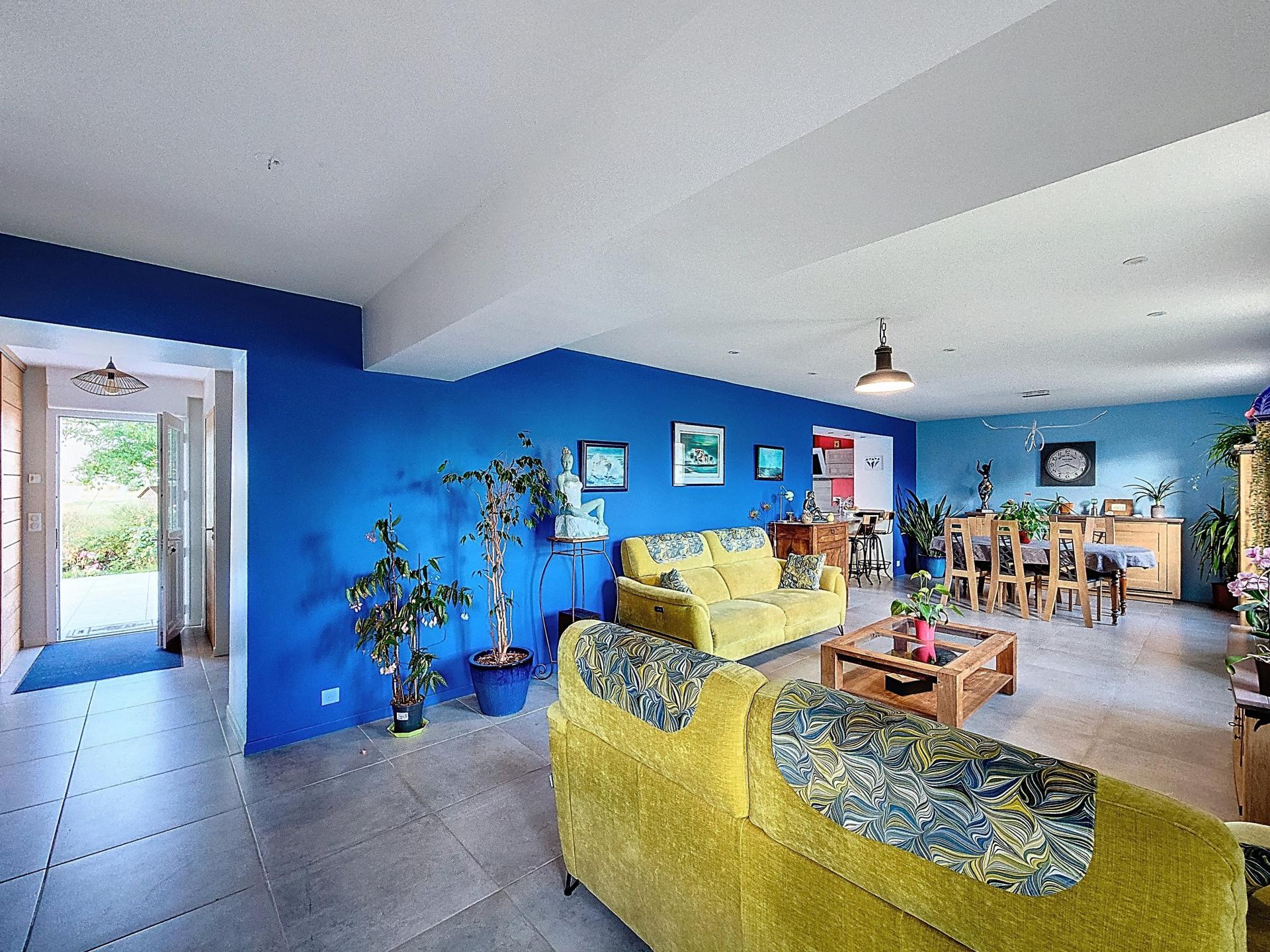 Photo 6 of the listing.