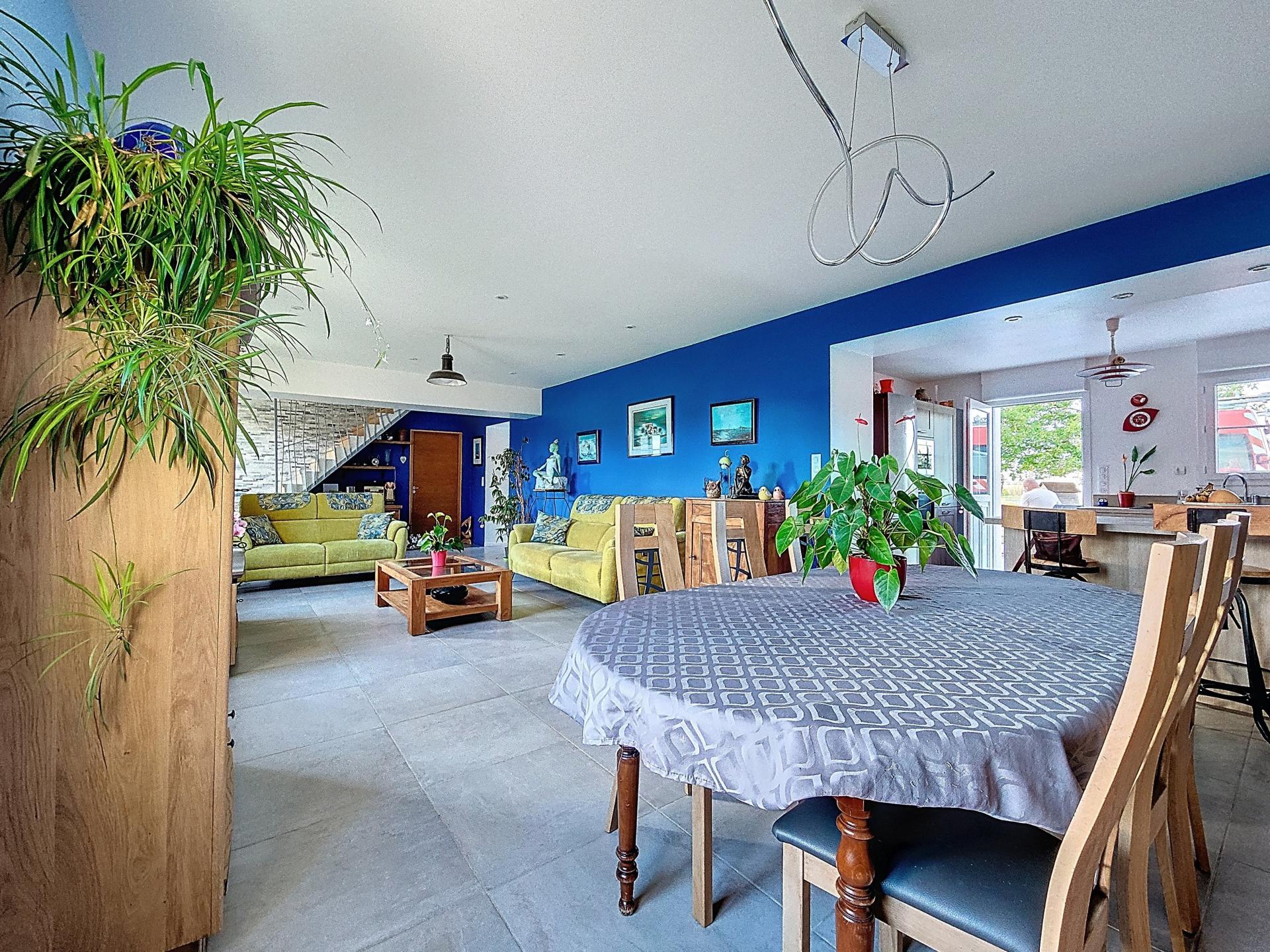 Photo 8 of the listing.