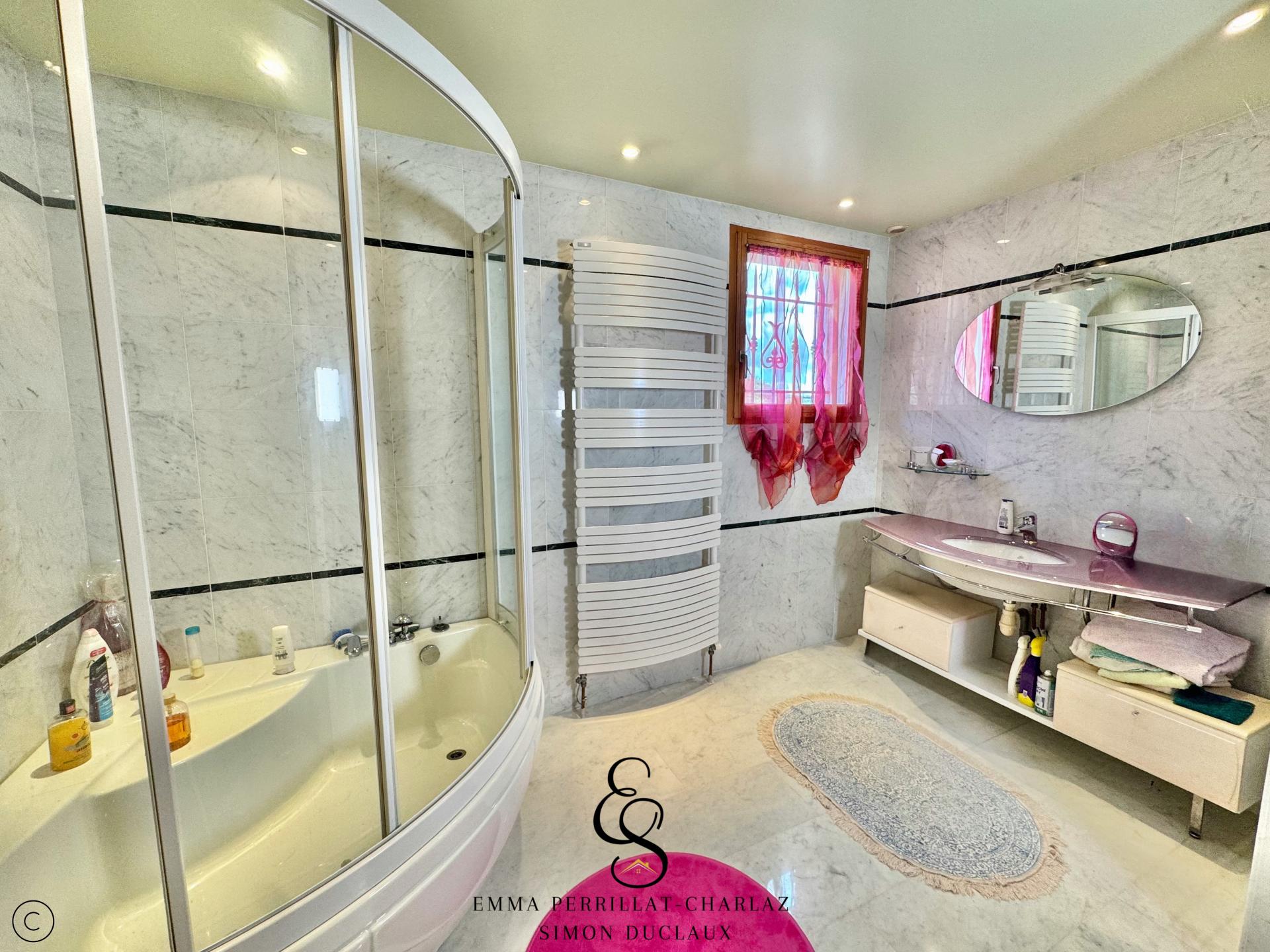 Photo 13 of the listing.