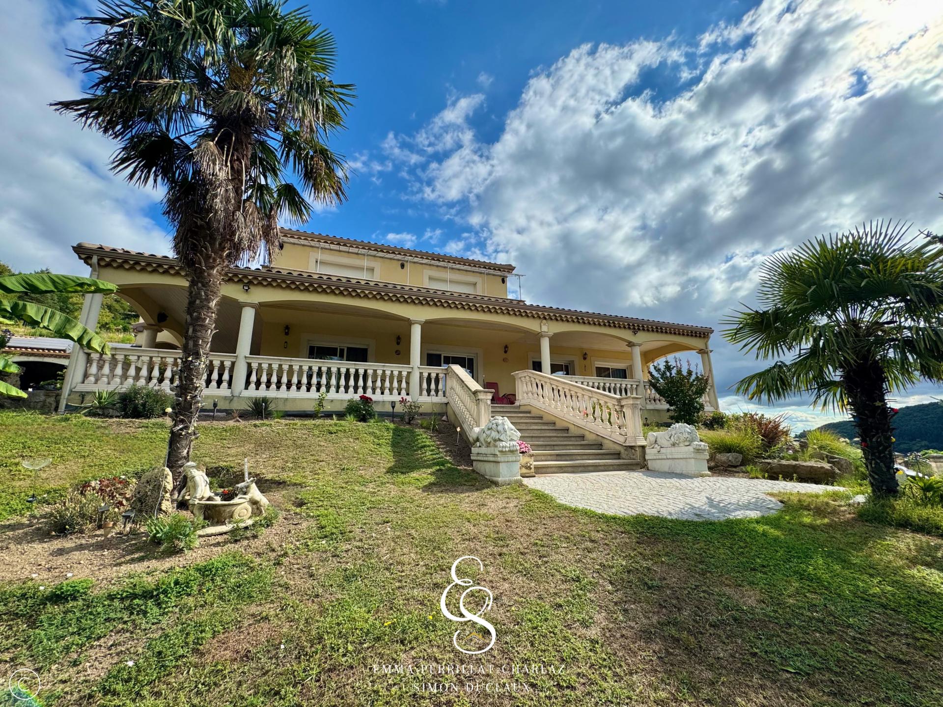 Photo 3 of the listing.