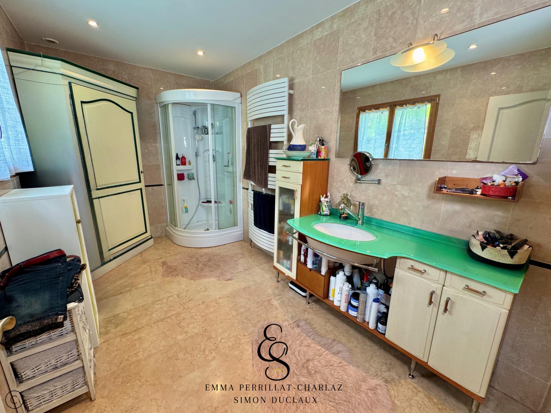 Photo 9 of the listing.