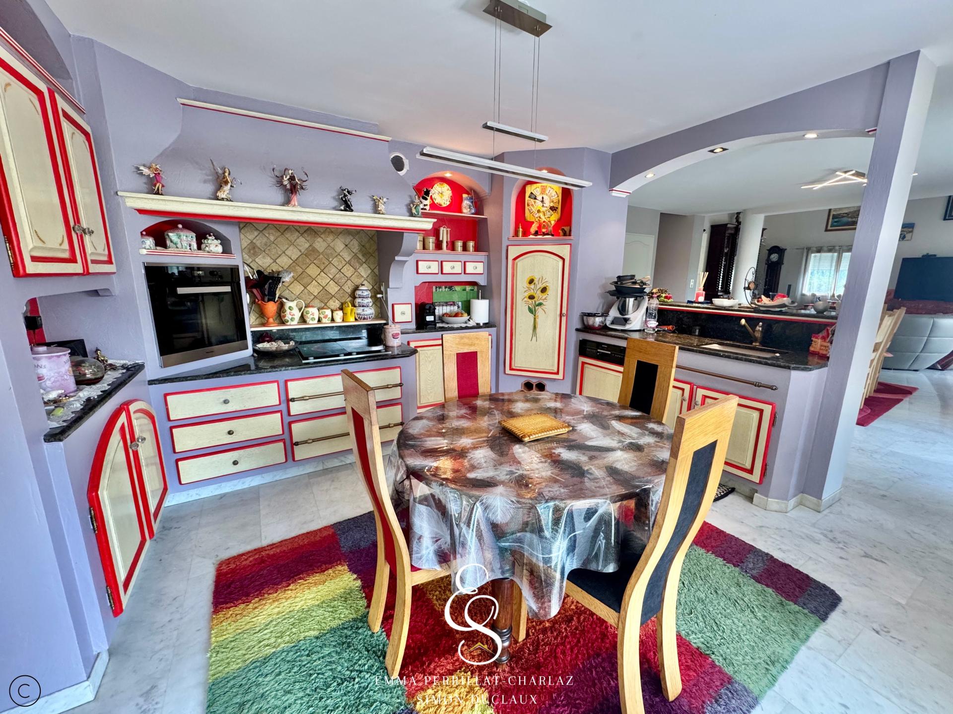 Photo 7 of the listing.