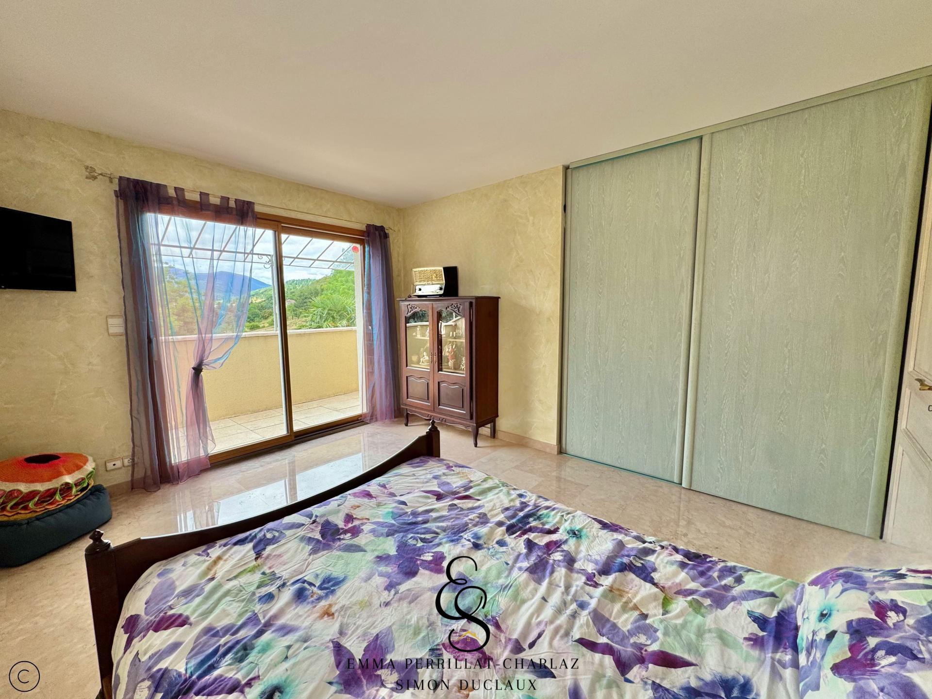 Photo 10 of the listing.